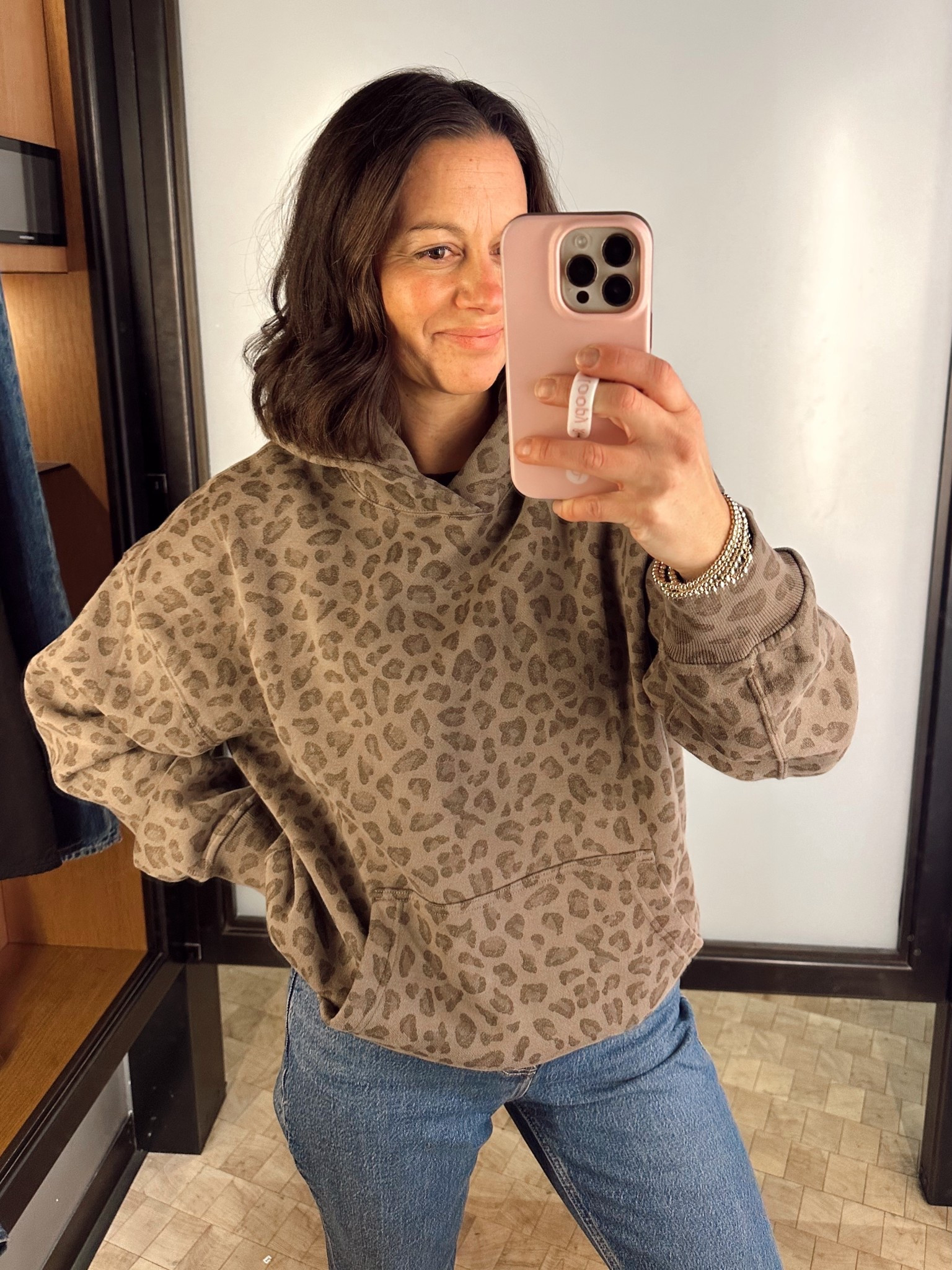 Abercrombie leopard hoodie! Insanely soft! I’m wearing the men’s small for an oversized fit.



#LTKmomlife #LTKOver40 #LTKootd