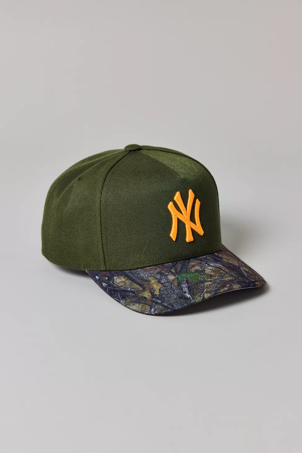 Mitchell & Ness MLB New York Yankees Camo Pro Hat | Urban Outfitters (US and RoW)