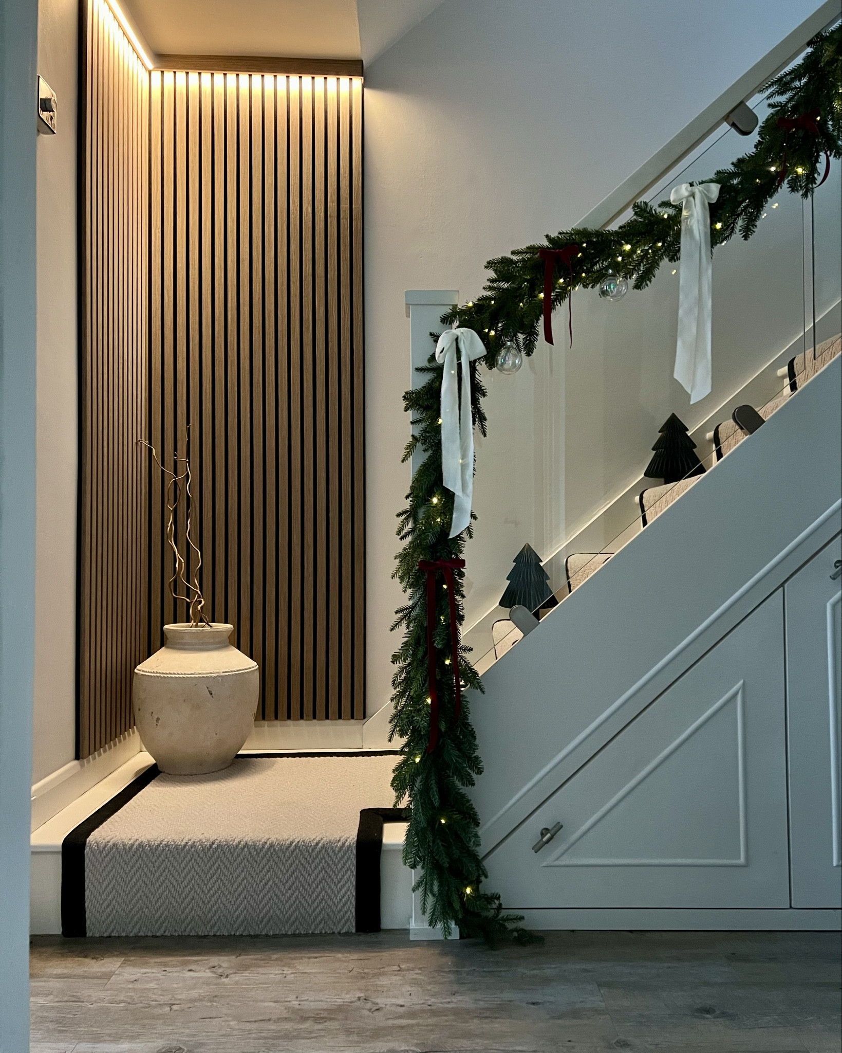 Hallway decor 🎄

.
William Wood Toledo vase - use code HOH for 20% discount ✨

Hallway | vases | Christmas decor 

#LTKuk #LTKhome #LTKeurope