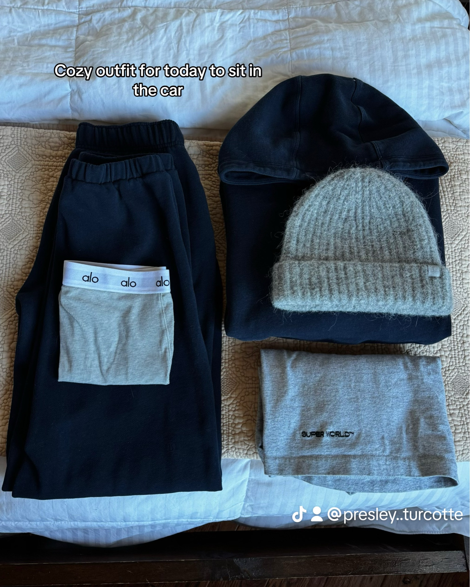 Pack with me
Toronto & blue mountain

Scuba -xs
Steady state -m
Alo boyshort -xs
Alo bras - xs
Wunder train bra - 4
Tna bra - xs
Alo dress pants - xxs
Alpaca wool - s
Aligns - 2
Define - 4
Wundermost -xs
Yoga hoodie - m
Alo mick neck -xs
Levi - 26
Tna shirt - xs
Lulu hold tight - 0
Drew hoodie - m
Alo tank - xs
Aritzia fleeces - m
Lulu fleece pants - 4
Swiftly -2
Underease shorts - xs
All yours - 4
