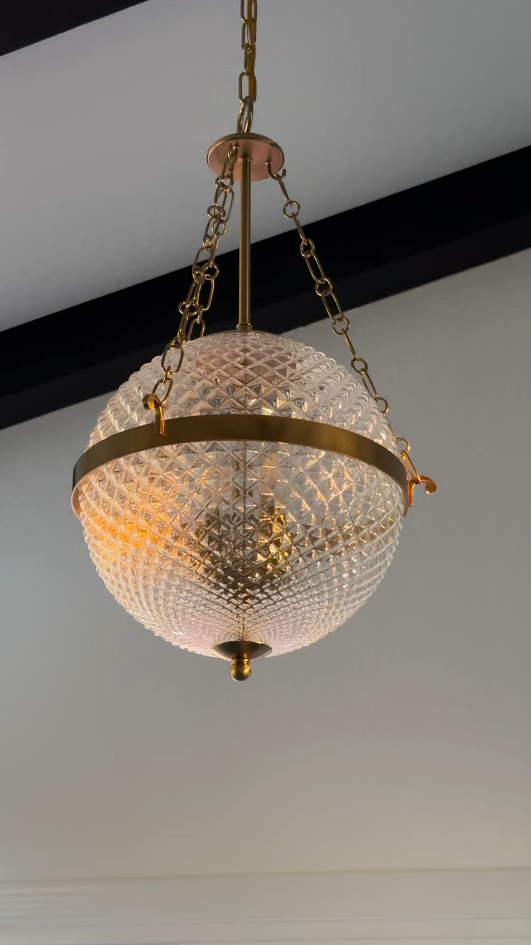 This light is one of my fave things in my house and it’s so affordable ✨

Globe light, pendant light, lighting, light fixture, hanging pendant light, Home Depot, light, vintage inspired, vintage home decor, home decor, glam light, glamorous home decor, chic

#LTKVideo #LTKhome
