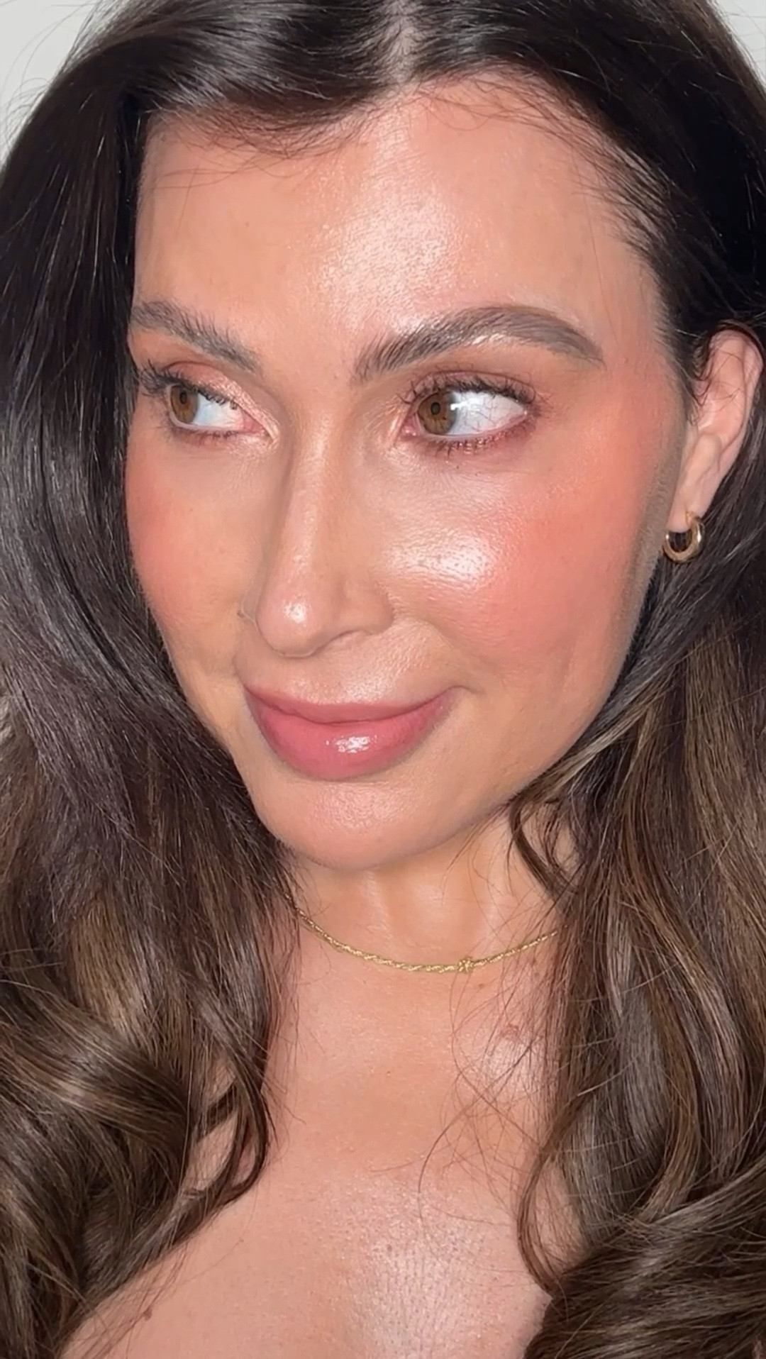 Charlotte Tilbury Soft Glam Makeup Look✨

Products Worn:
Magic Cream Moisturiser 
Hollywood Flawless Filter in shade 4 
Matte Beauty Blush Wand in Pink Pop 
Beauty Light Wand in Spotlight 
Cheek To Chic Blush Pillow Talk original 
Lip Cheat Lip Liner in Pillow Talk 
Lip Lustre Lip Gloss in Pillow Talk 
Airbrush Flawless Setting Spray 

Music: Make A Switch
Musician: jo'el

•
•
•
•
•
•
•
•
•
•
•


Glowy makeup , dewy makeup , makeup reel , makeup reels , trending Audio , new makeup , viral makeup , makeup tutorials , makeup tutorial , dewy dumplings , clear skin , makeup artist , makeup Inspo , makeup look , makeup looks , makeup ideas , makeup inspiration , MUA , Uk beauty bloggers , skinfluencer , london makeup artist , lalala girl , pink makeup , soft girl aesthetic , girly girl ,  coquette aesthetic , coquette princess , clear skin , grwm , get ready with me 
•
•
•
•
•
•
•
•
•
•
•
#charlottetilbury #charlottetilburymakeup #charlottetilburypillowtalk #makeupreels #makeupreels #dewymakeup #dewydumplings #texturetuesday #makeupideas #makeupartist #makeuptutorial #makeupinspiration #mua #softglam #itgirl #thatgirl #softgirlaesthetic #coquetteaesthetic #pinkmakeup #lipgloss #eyemakeuptutorial #glowymakeup 

#LTKeurope #LTKbeauty #LTKunder50