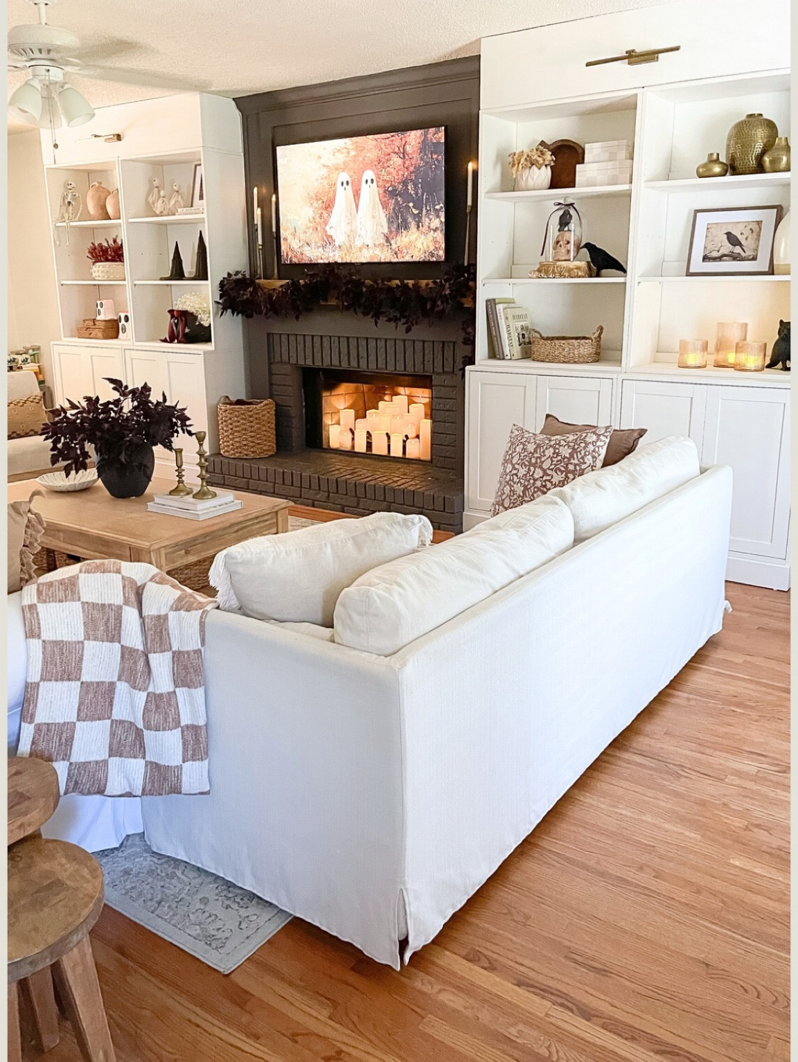 Halloween living room 

Shelves are from @ikea (havsta) and I built the piece on top to finish them
Off for a built in look. 


#LTKHalloween #LTKHome #LTKSeasonal