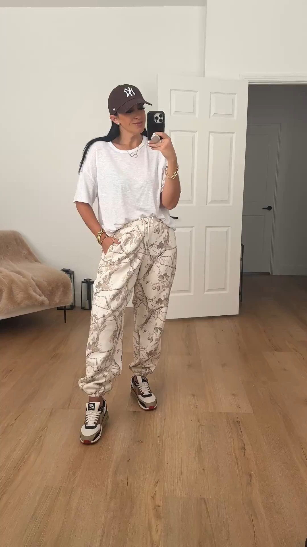 Abercrombie High Rise Sunday Wide Leg Sweatpant, wearing size small. $52 originally $70. Abercombie Sunday Hoodie wearing size medium $52 originally $70. Sofia by Sofia Vergara Women's only $9
