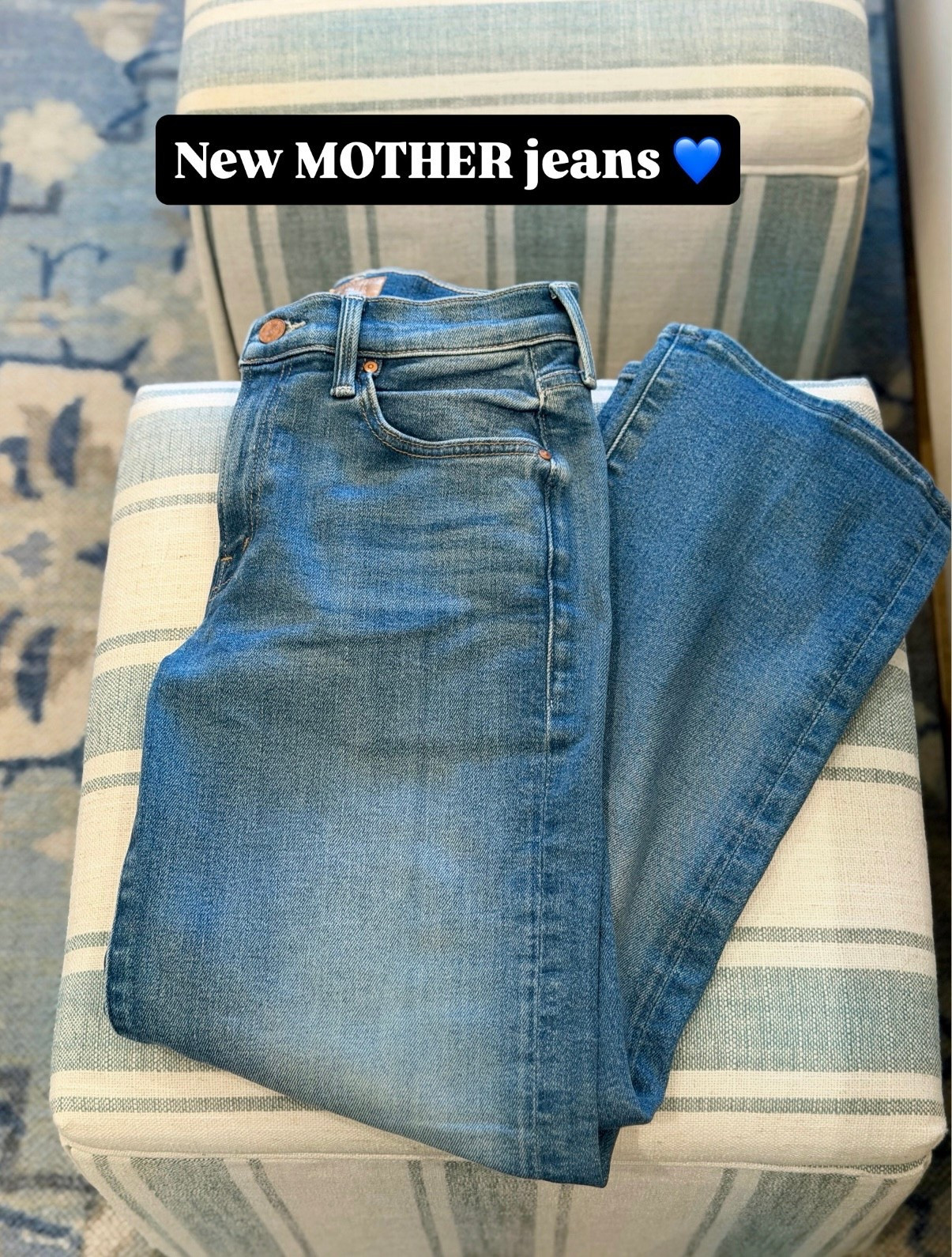 New Mother jeans I’m loving! The perfect Straight leg in a medium wash 💙 fits true to size 
