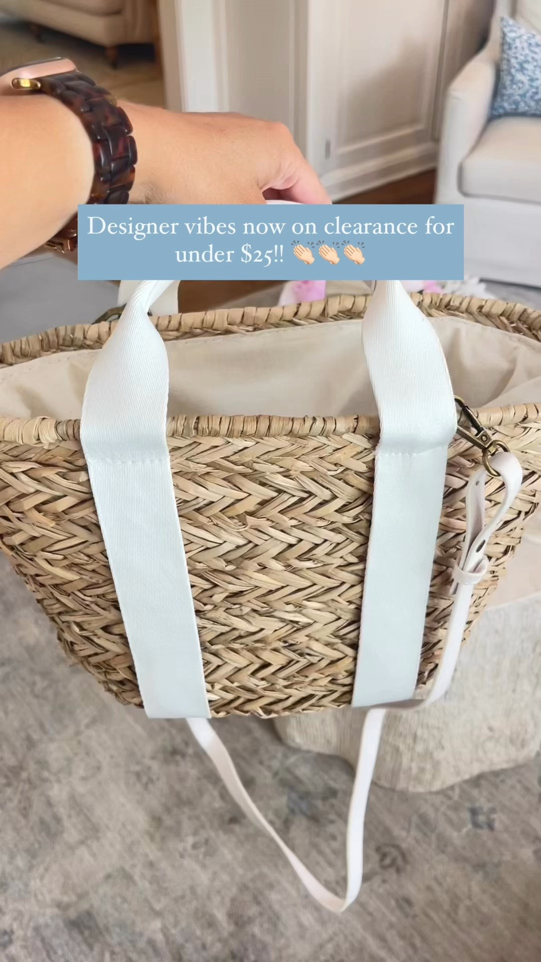 This white & straw bag is giving major designer vibes but on clearance for under $30?!! Perfect midi size and had a cross body strap 🙌🏻