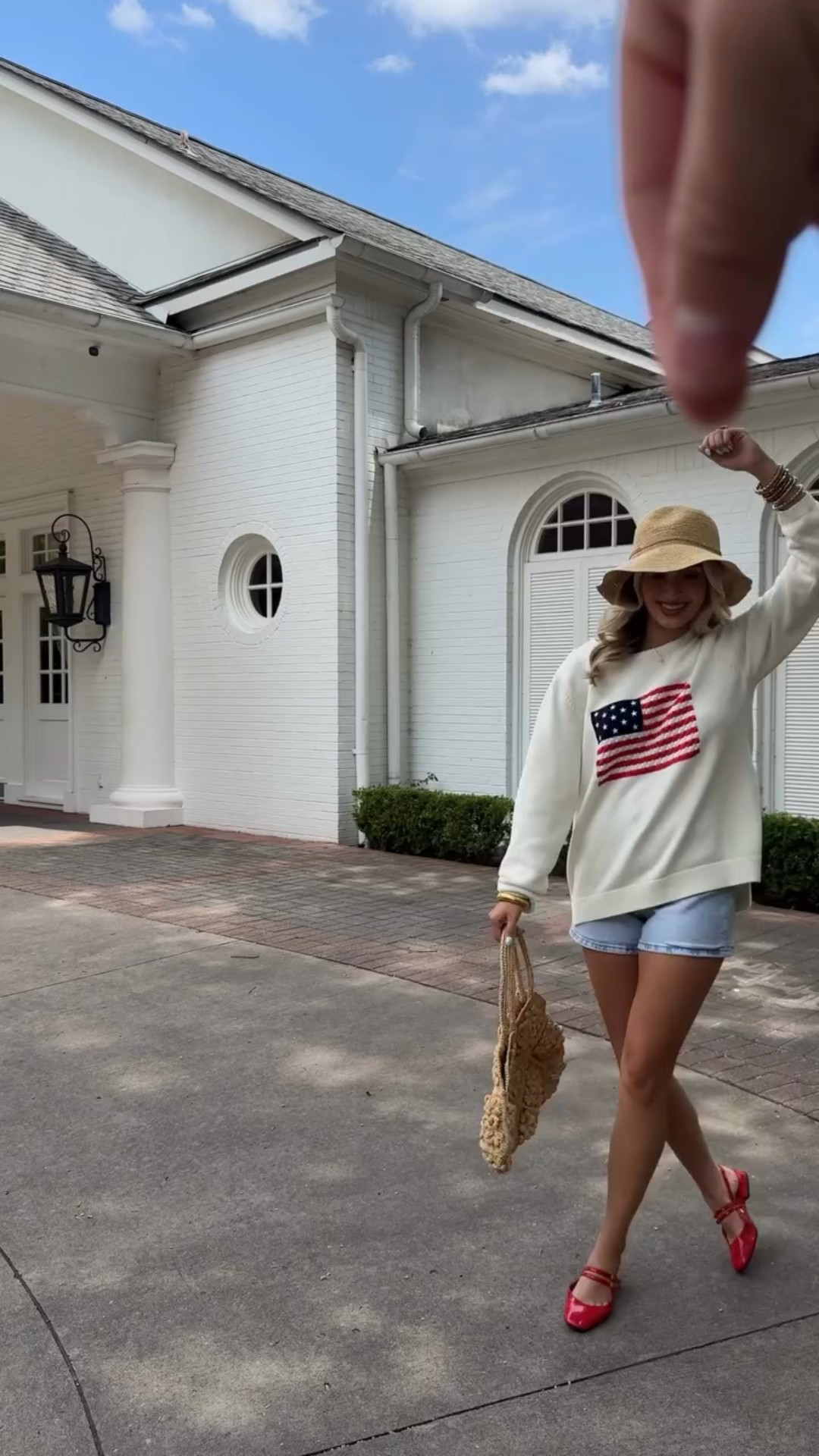 trying manifest a crisp in the air 🍂 loving these pre-fall sweaters from @525america 🤍