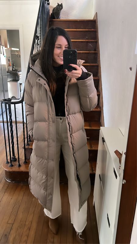 Loving this winter jacket!!! Its crazy cozy and comes in so many colors too.

Wearing a M (normally wear L in coats!)

#wintercoat #aritzia #winterfashion