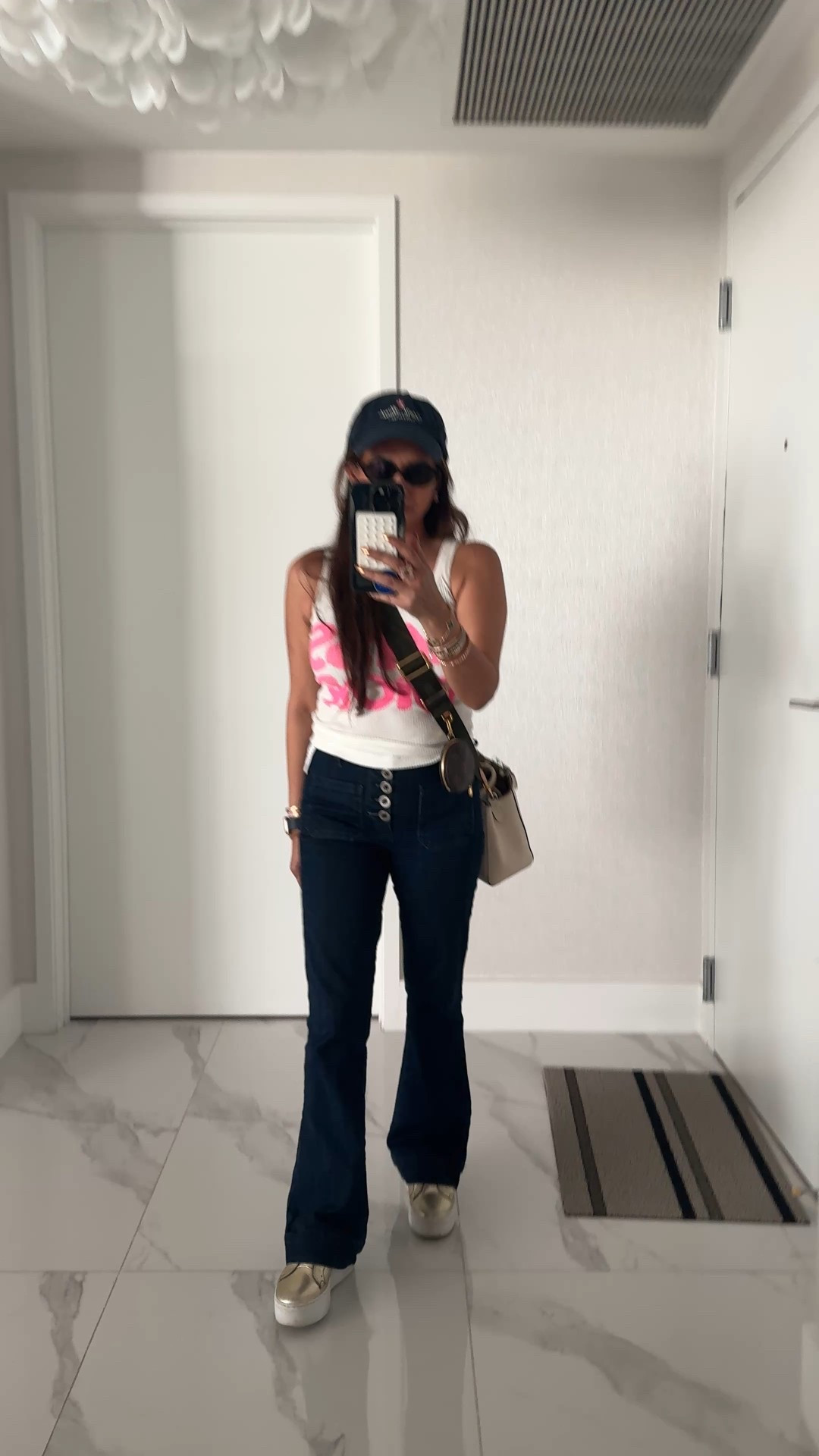 Arrived in Miami for a quick 48 hours ☀️
Touched down wearing the most comfortable jeans — this denim is everything and more. Miami-approved, airport-approved, life-approved.


#LTKActive #LTKSaleAlert #LTKOver40