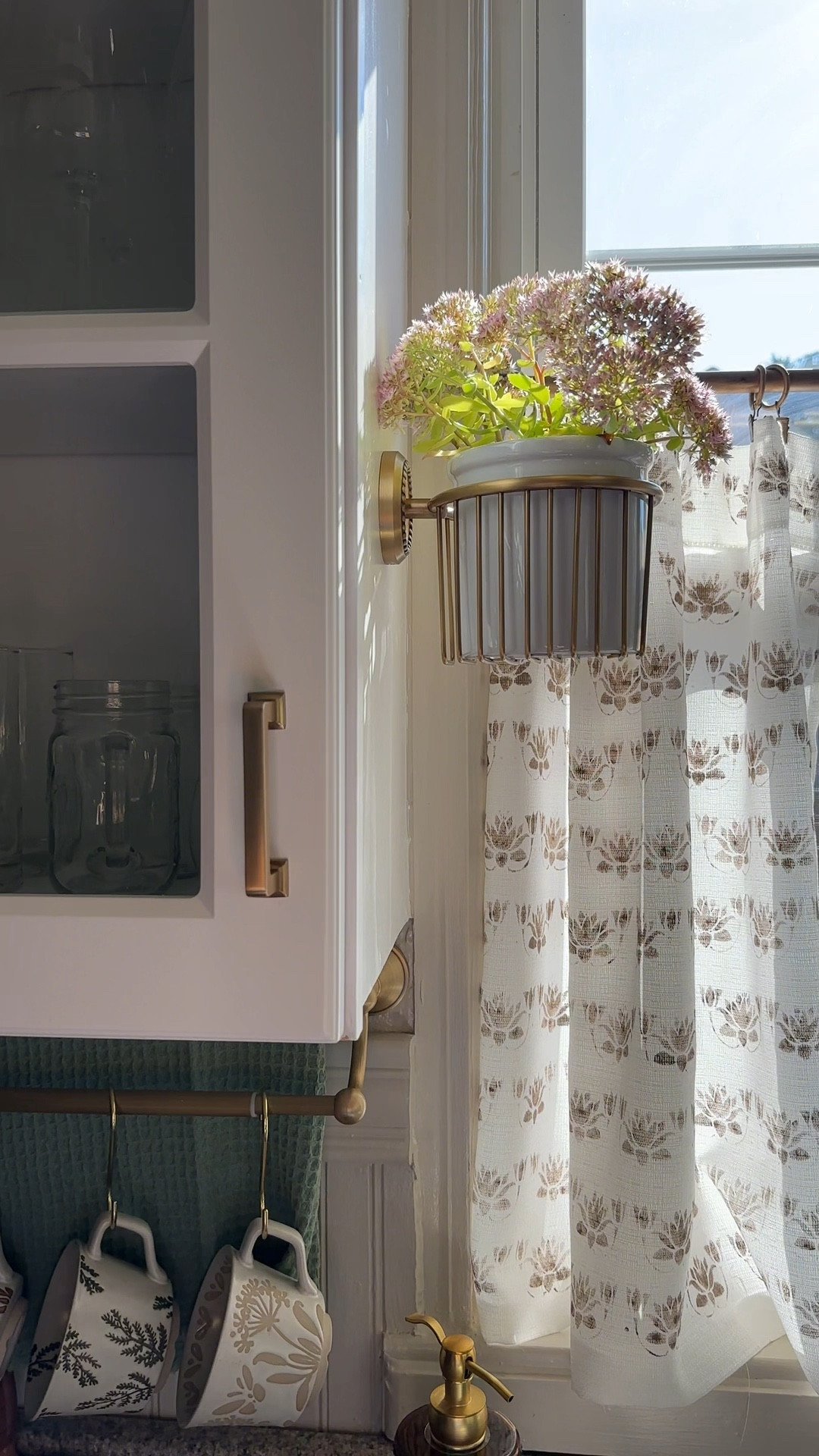 Toilet paper holder repurposed into a flower pot holder. Perfect for your kitchen! 🙌🏽😍 #kitchendecor 

#LTKStyleTip #LTKHome