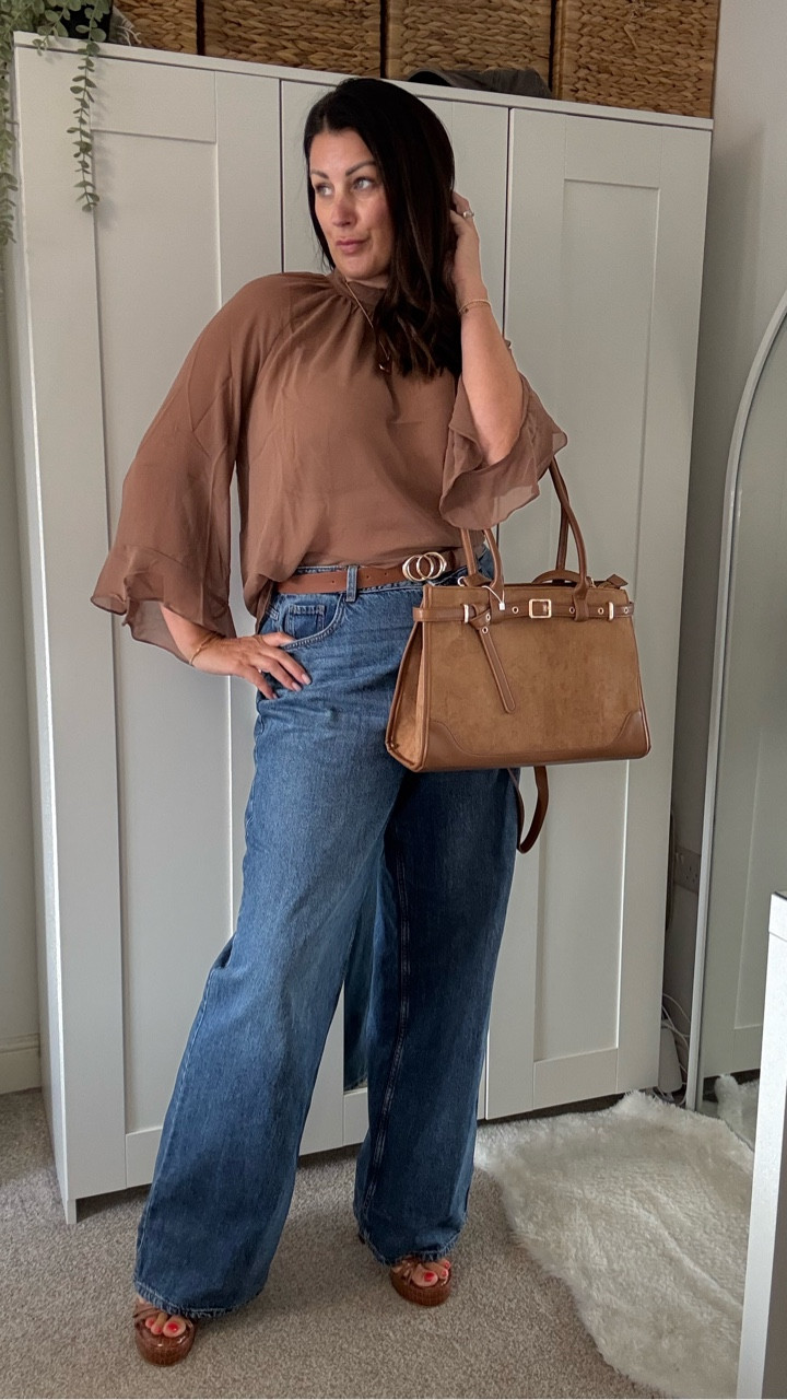 New Look Tall Adalae Jeans Styled 2 ways 🫶🏼

Easily one of my favourite tall jeans I love the Tall 36 inch leg with heels and the 34inch leg with flats, I did order these in a 16 but I feel a 14 would be a better
 fit 👌🏼

All product links are in my story for 24 hours and then in my September highlights 🤎

#tallgirlstyle #adalaejeans #newlooktall #tall #tallfashionuk