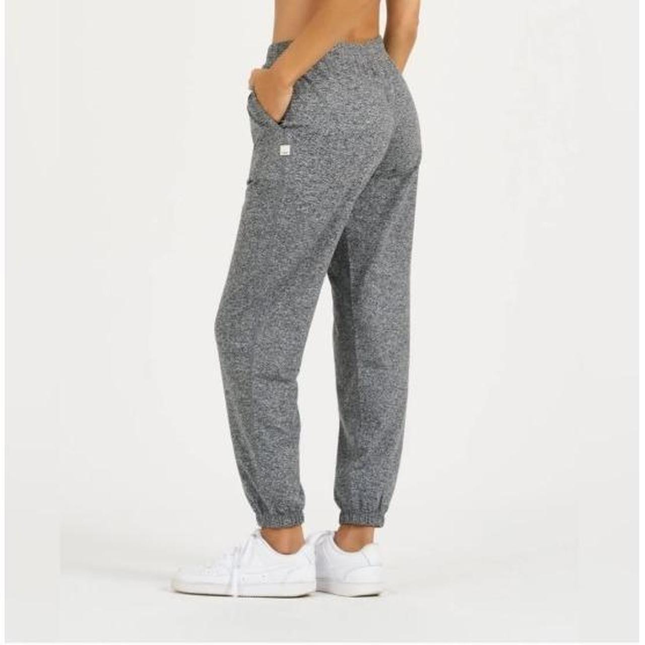 Vuori Women's Sweatpants - Grey - XL | Depop US
