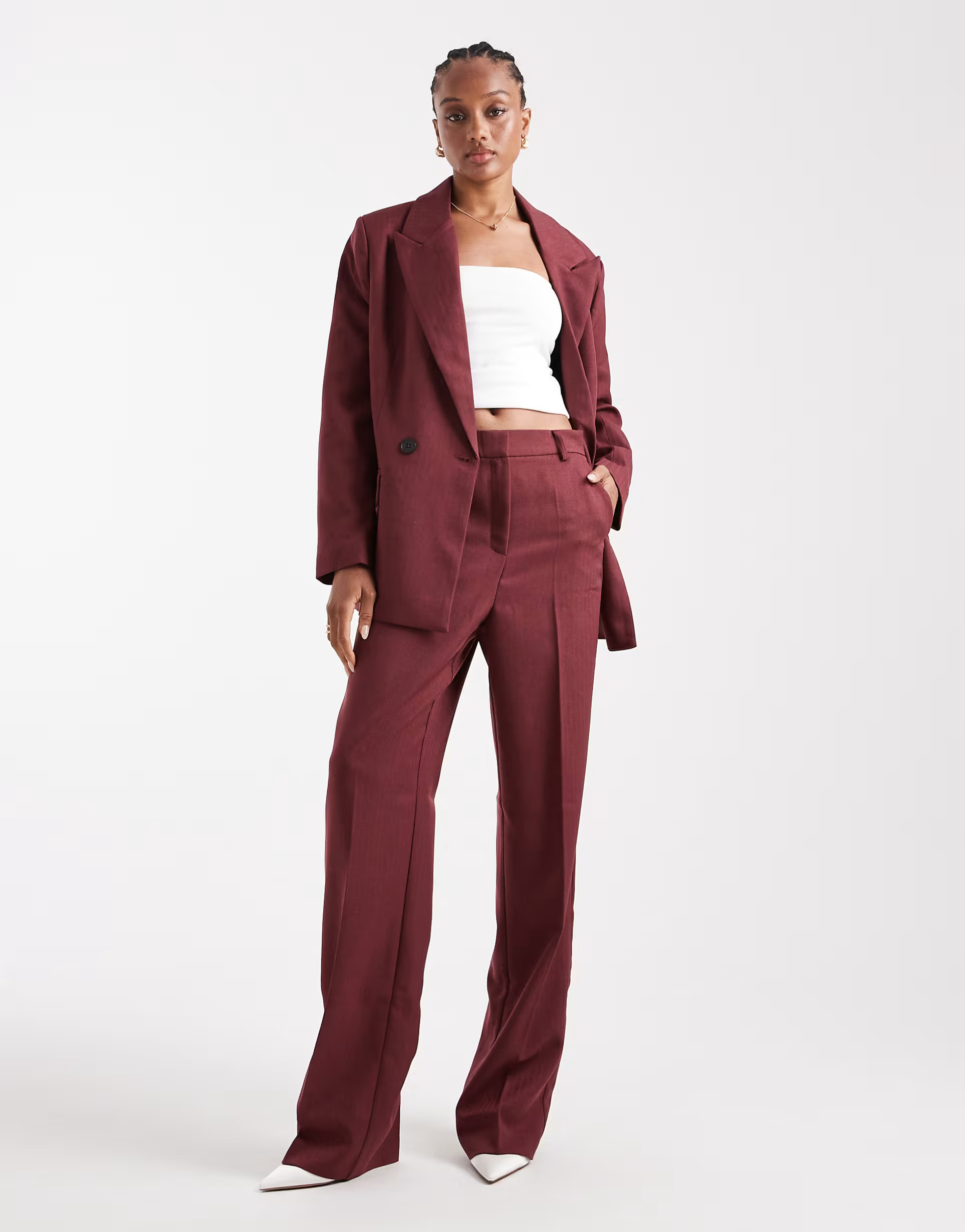Vero Moda Tall - Elegante broek met wijde pijpen en visgraatmotief in bordeauxrood, deel van co-o... | ASOS (Global)