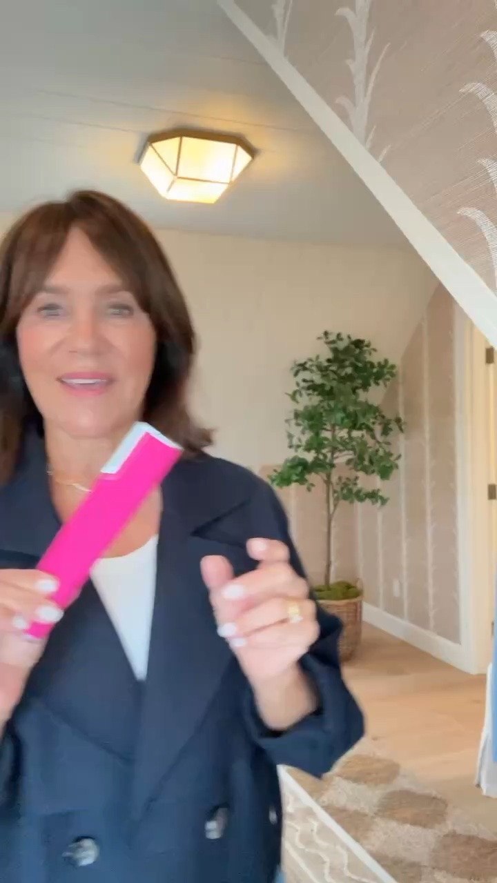 This dermaplane tool is amazing for shaving your face! It leaves your face exfoliated and glowing!

#LTKSaleAlert #LTKBeauty #LTKOver40