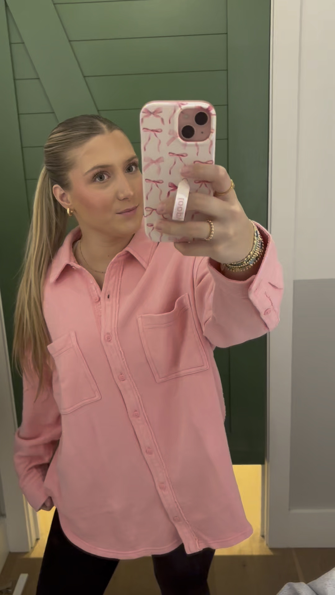 Aerie pullover!! Comes in so many colors and is perfect for this weather! So soft and there’s so many ways to style it! 

#LTKStyleTip #LTKSaleAlert #LTKActive