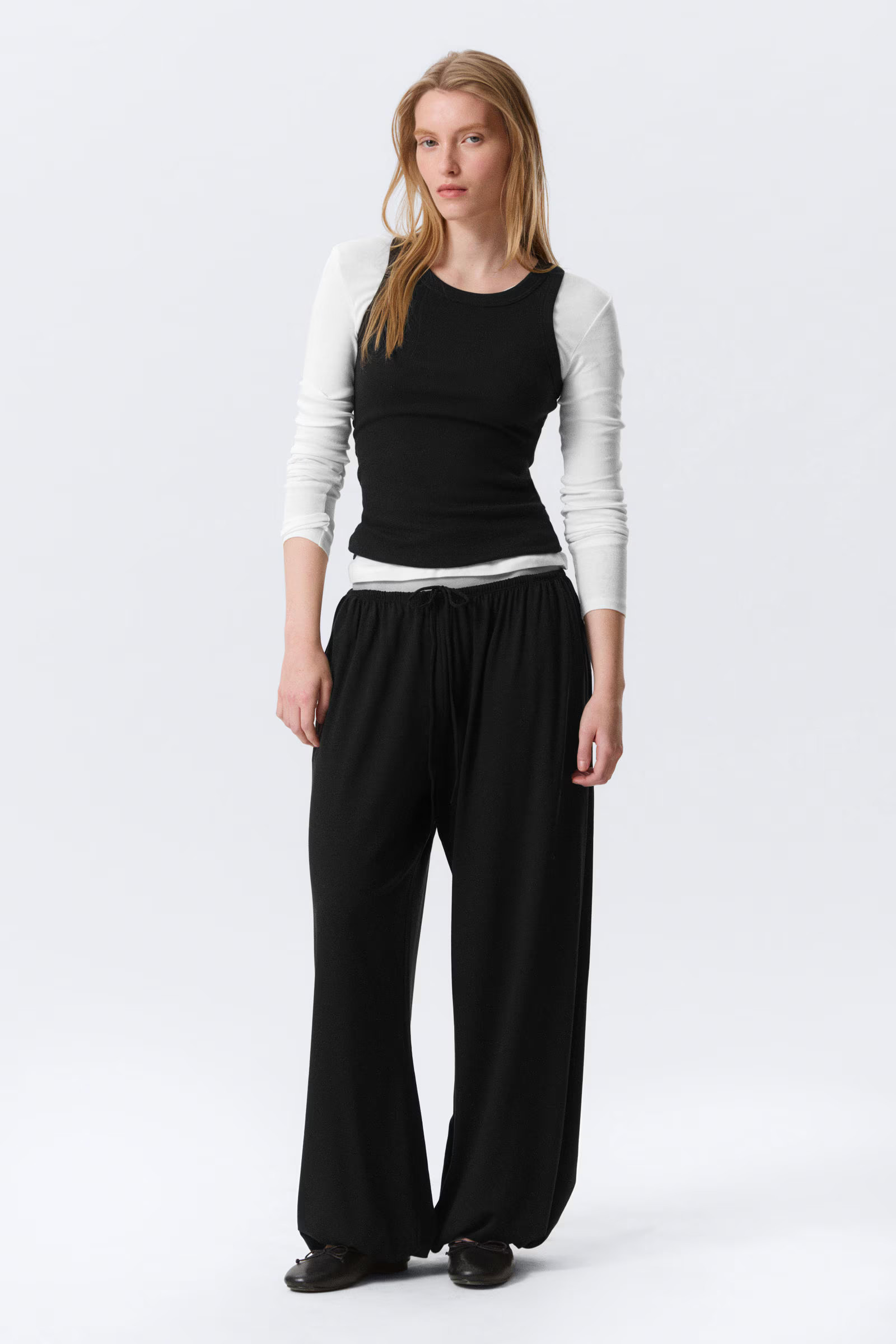 Soft Mid-Rise Balloon Trousers | Weekday