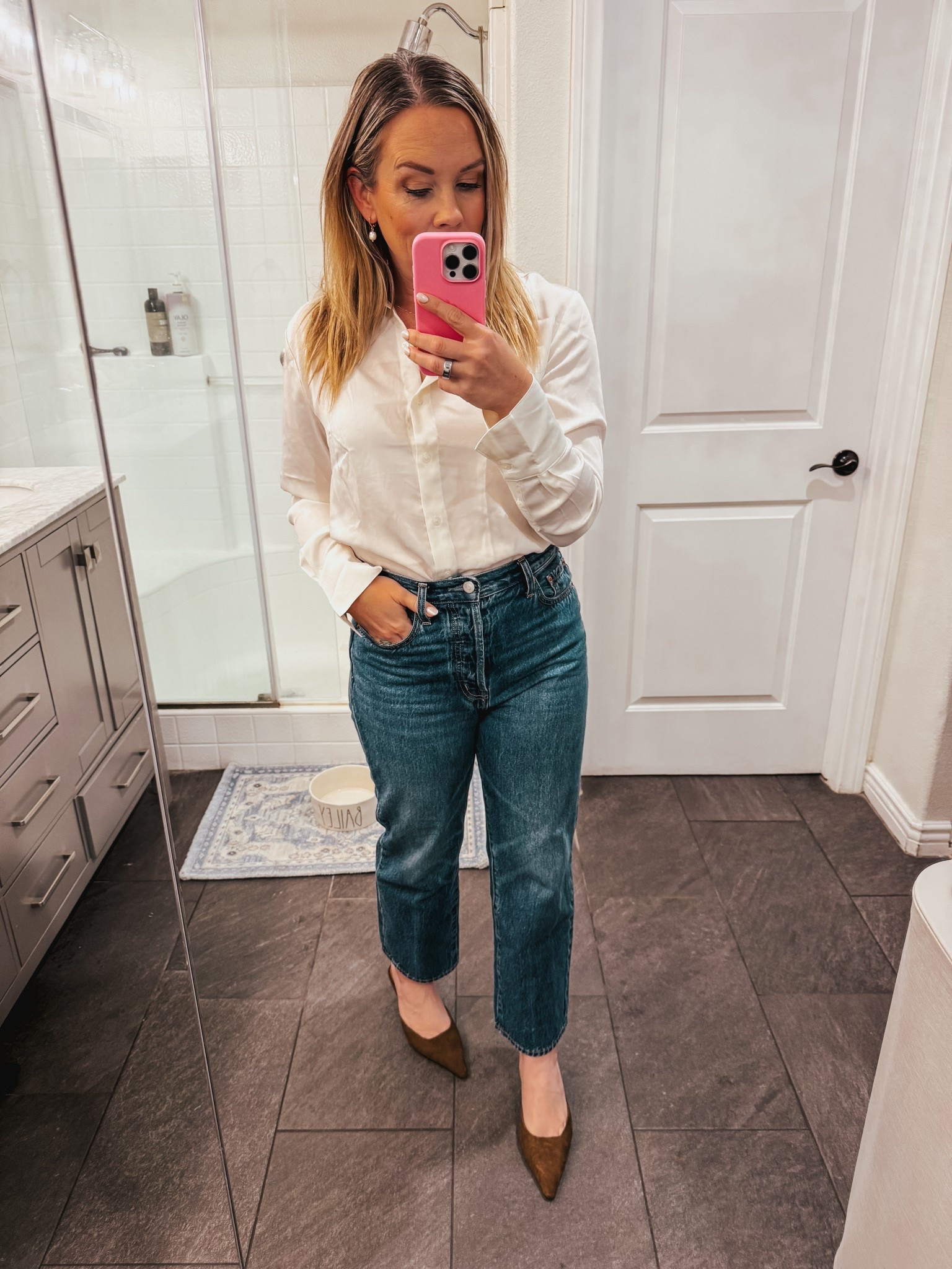 Classic neutral basics go such a long way 

BR Factory Classic Silky Shirt - size M, runs small 

Jeans: 27 reg, runs tts
Shoes: 7.5 runs slightly large-tts

#LTKWorkwear #LTKOver40 #LTKPetite