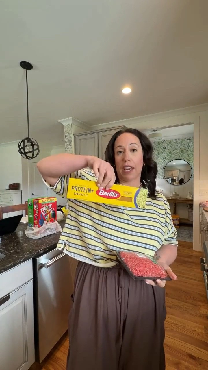 afternoons = pure chaos over here 😅 somehow we always make it work lol

#momlife #chaoticmom #dayinthelife #momvlog #relatablemom lifestylecreator everydaylife @barilla @drinklmnt @hydrojug @barebells.usa

#LTKootd #LTKmomlife #LTKdayinmylife