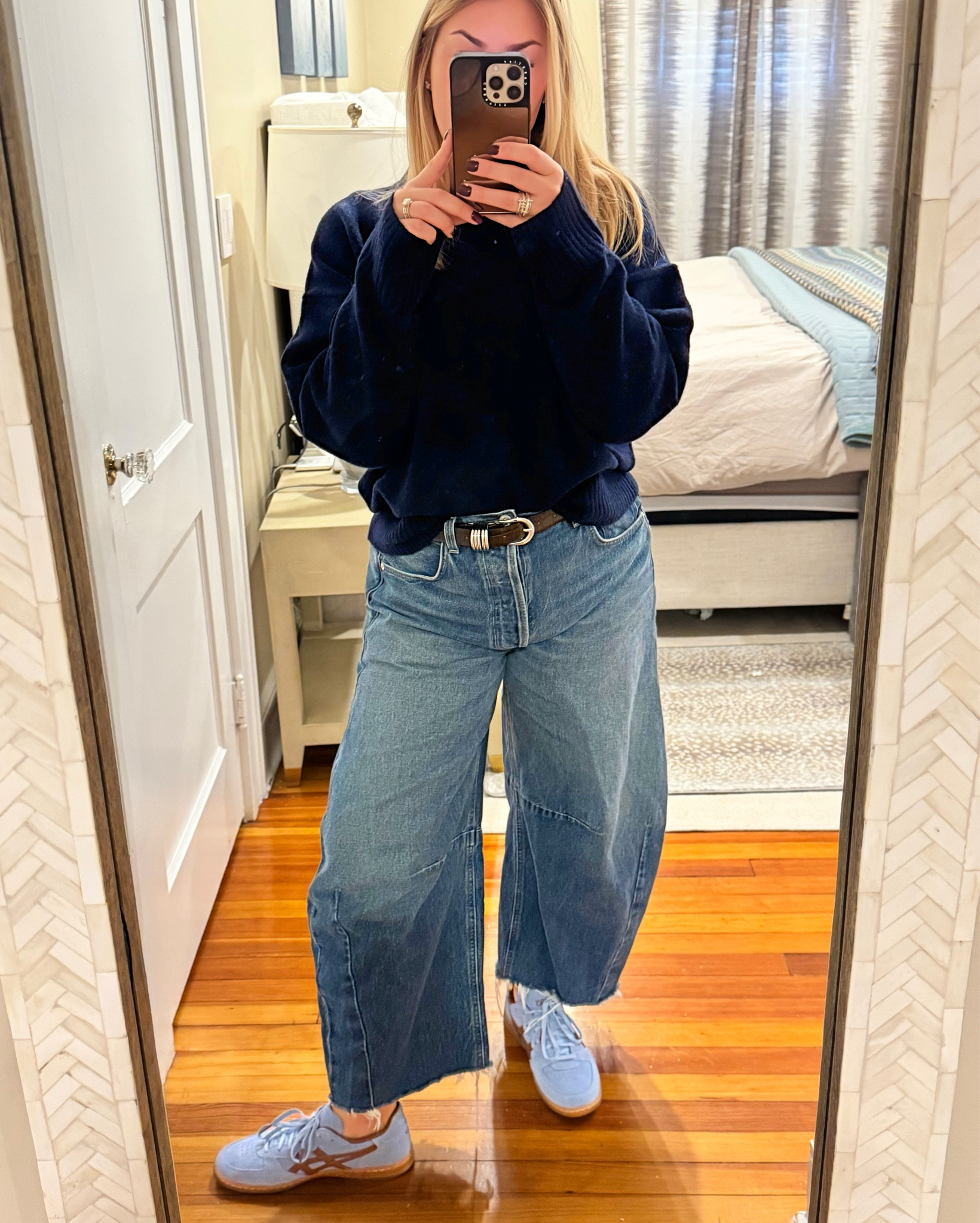 Jeans
My favorite extra wide horseshoe/barrel jeans 

Pants denim wide leg cropped barrel horseshoe jeans designer 

#LTKStyleTip