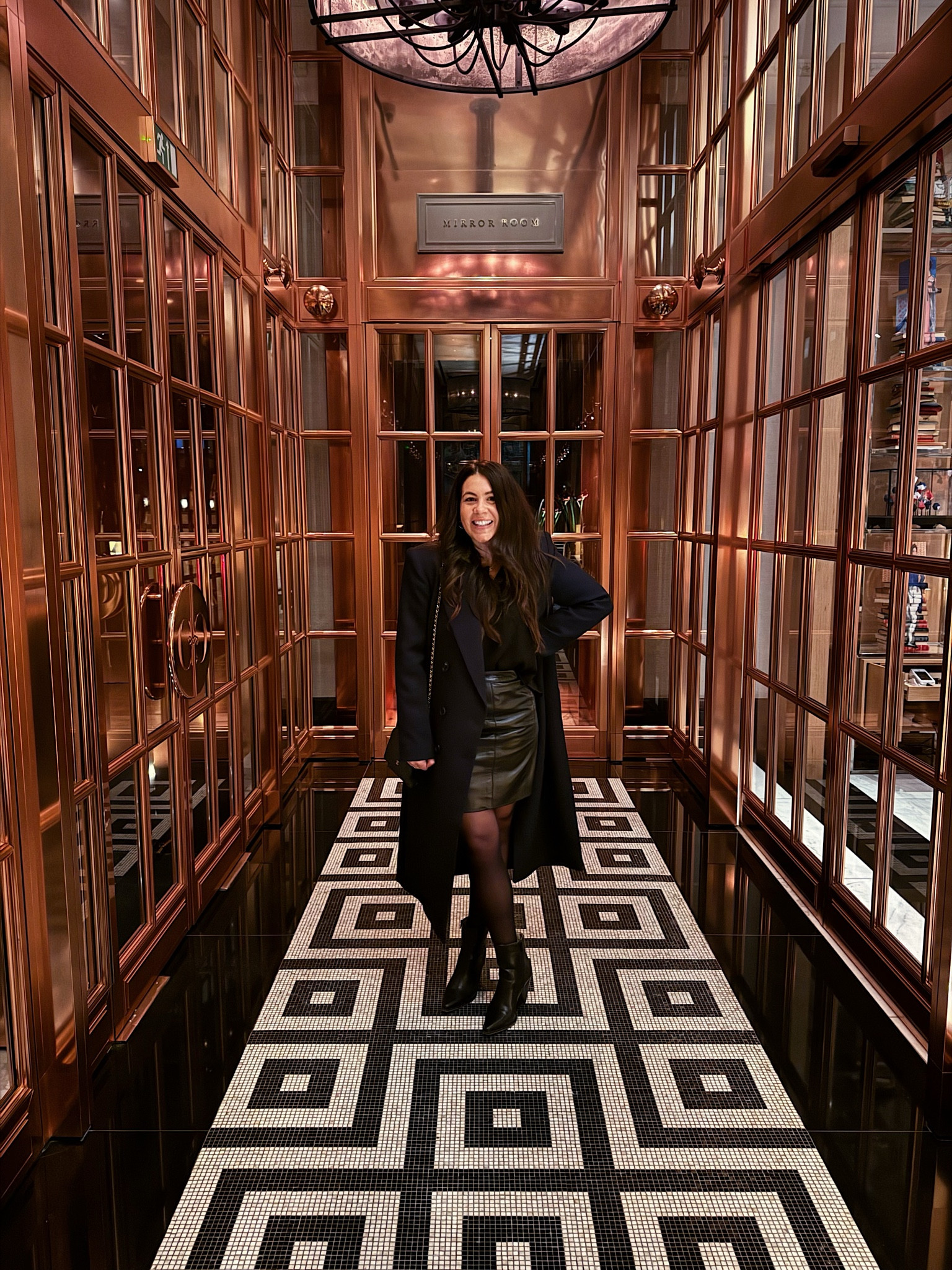 London Town attire 🇬🇧

#london #winterattire #winteroutfit #travel #londonoutfit #jacket #leatherskirt 

#LTKeurope #LTKworkwear #LTKtravel