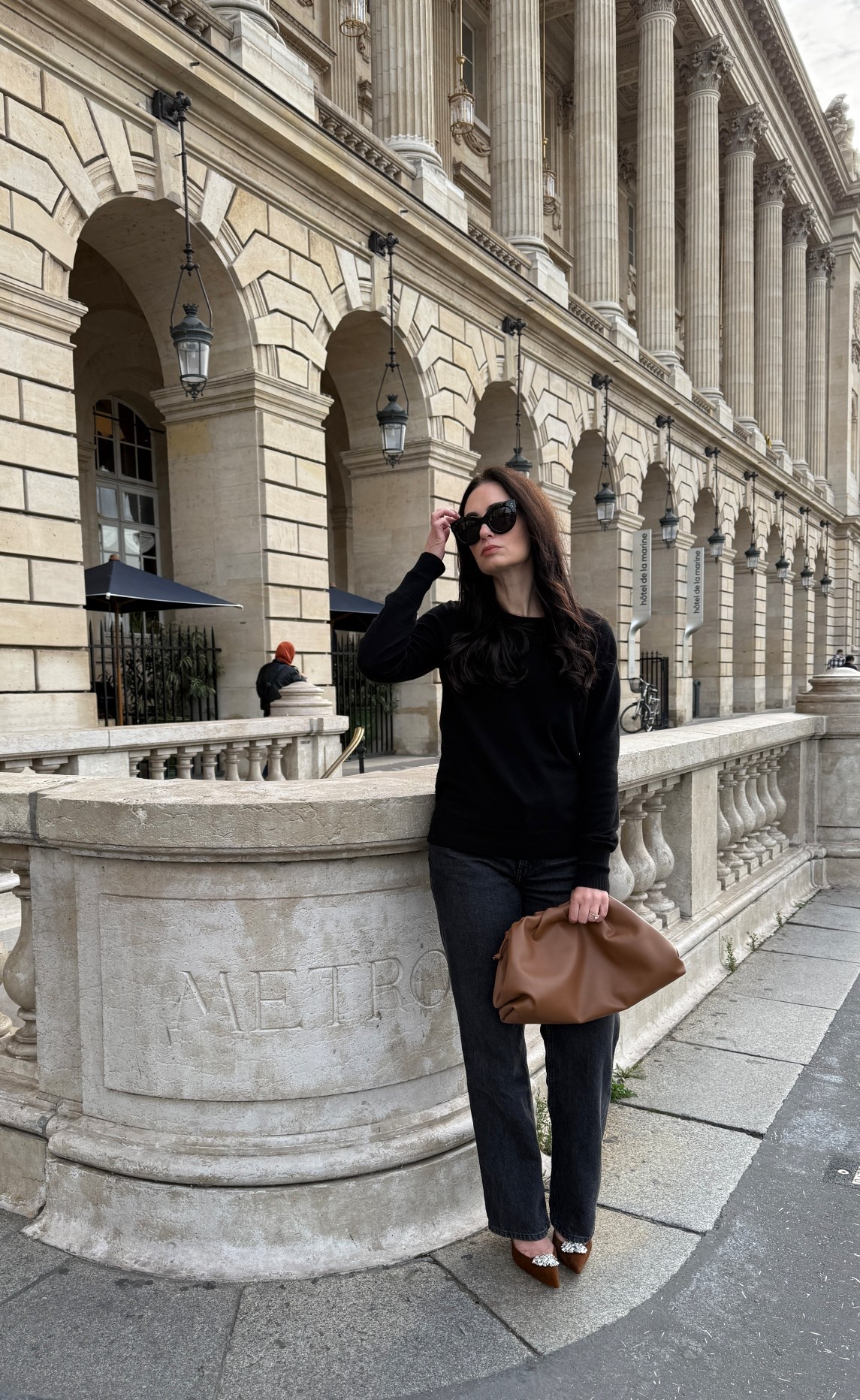 Sweater: Everlane
Jeans: H&M
Heels: Giuseppe Zanotti
Bag: Looks Like Summer
Sunglasses: Celine

#LTKpetite #LTKtravel