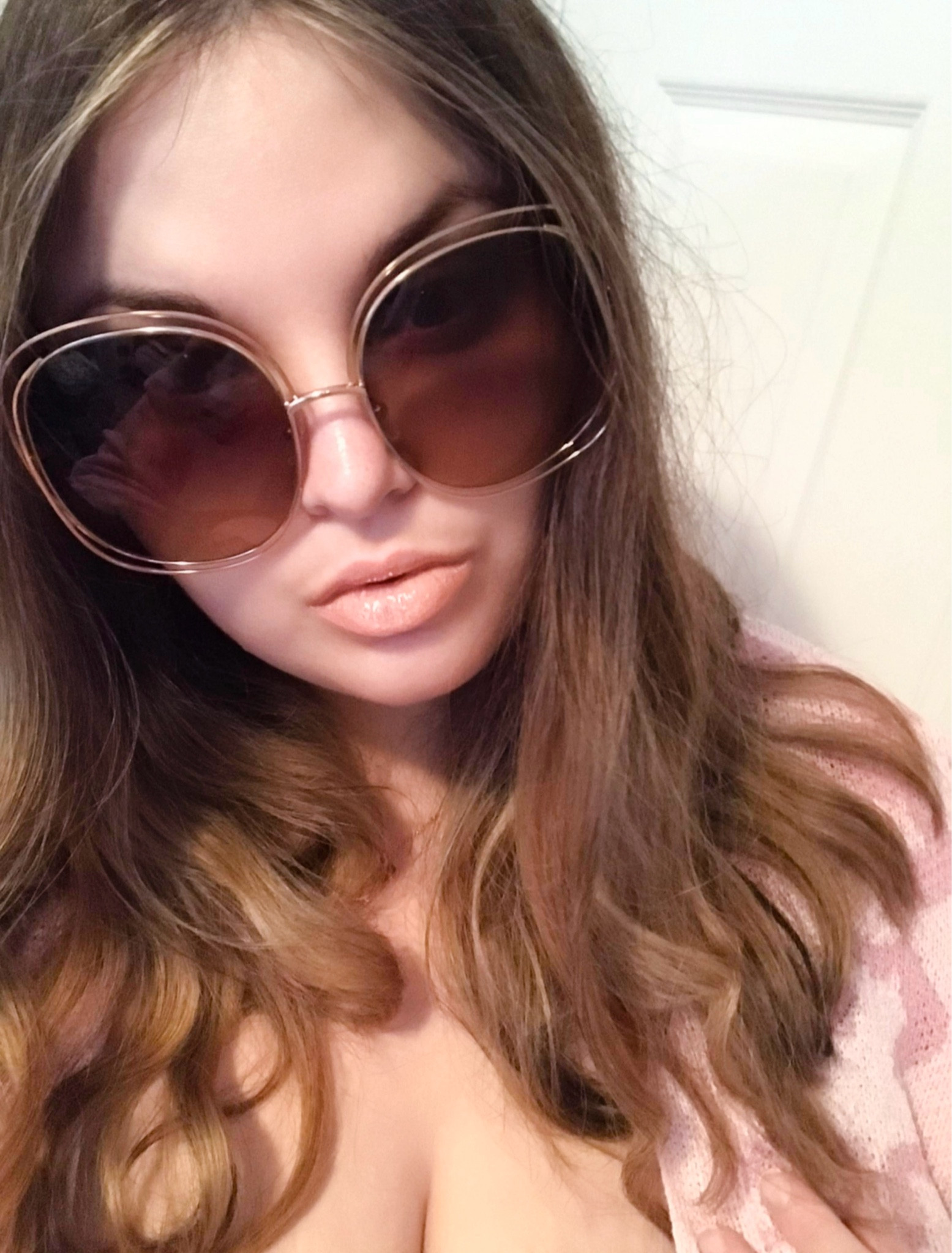 1975 🩷 #chloesunglasses

#LTKstyletip #LTKtravel #LTKcanada