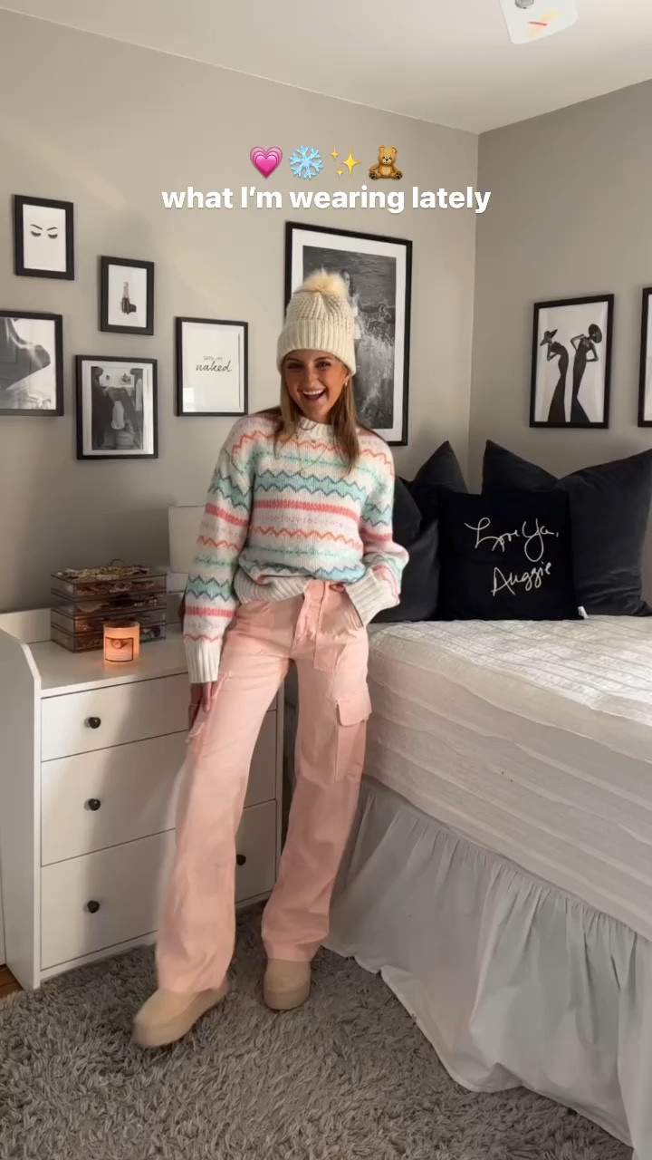 outfits I’ve been loving lately featuring @americaneagle staying cozy in winter knits + starting to incorporate some spring hues 🌸❄️🧸 #AEJeans #AEPartner 

shop all of the outfits via @shop.ltk 

sizing: 
000 Regular pants (24 inch waist, 5’2)
S sweaters
  
