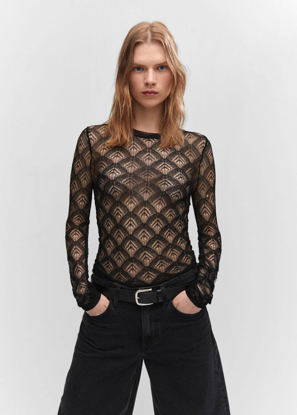 T-shirt mit geometrischem lochmuster -  Damen | Mango Deutschland | MANGO (DE)