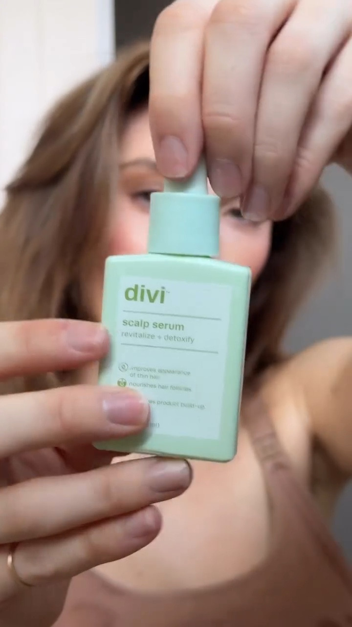 preventing post partum hair loss with @diviofficial 💚🍀🐢 #postpartum #hairloss #alopecia #divi