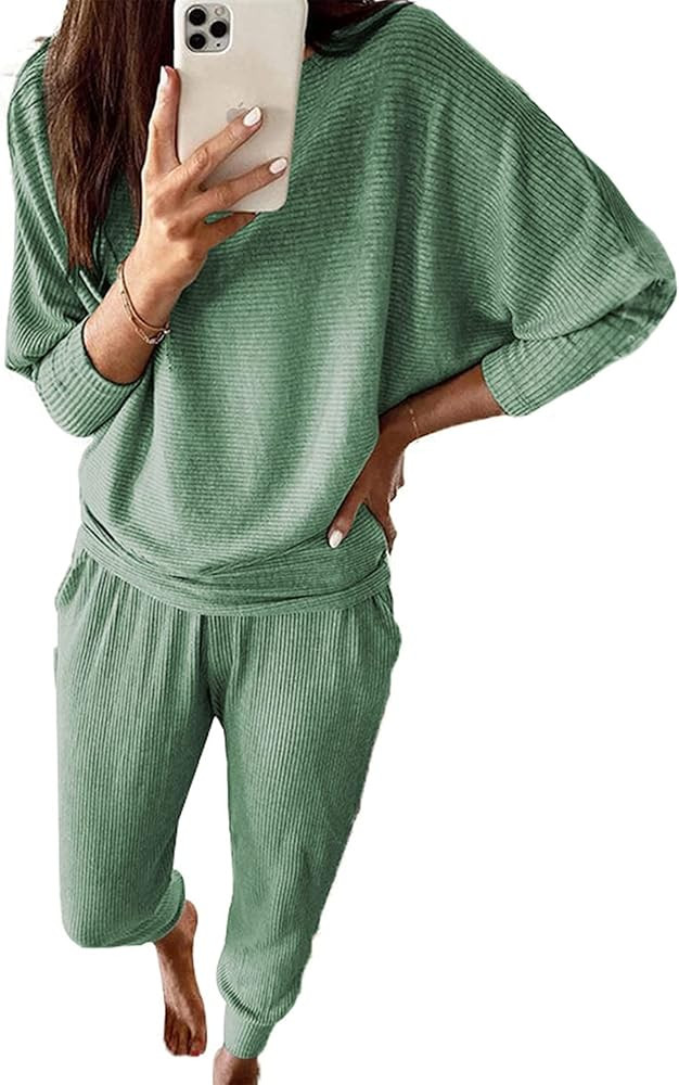 PRETTYGARDEN Women's Fashion Outfits 2 Piece Sweatsuit Solid Color Long Sleeve Pullover Long Pant... | Amazon (US)