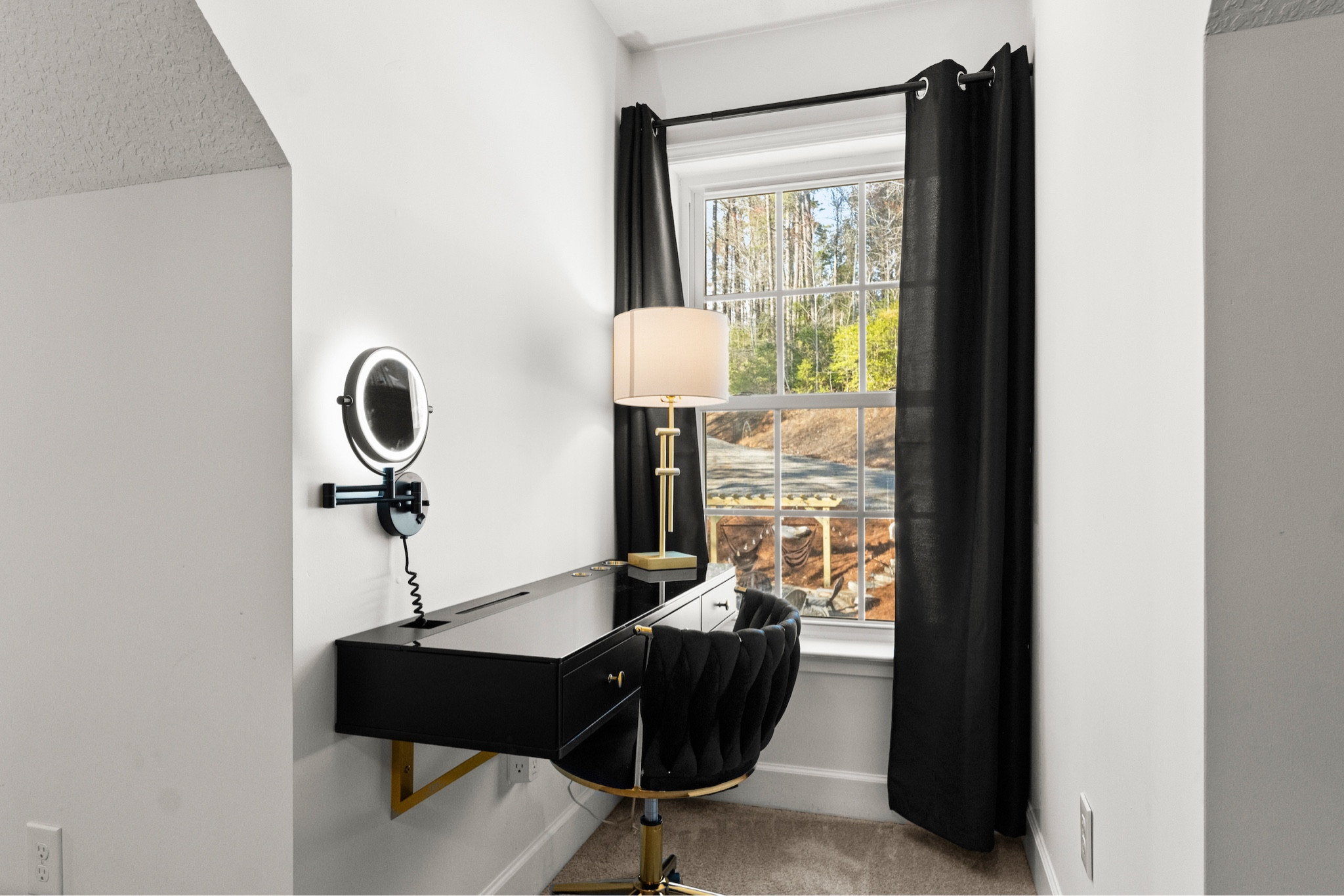 The perfect space to touch up your makeup or take that business call! 


#LTKHome #LTKTravel #LTKBeauty