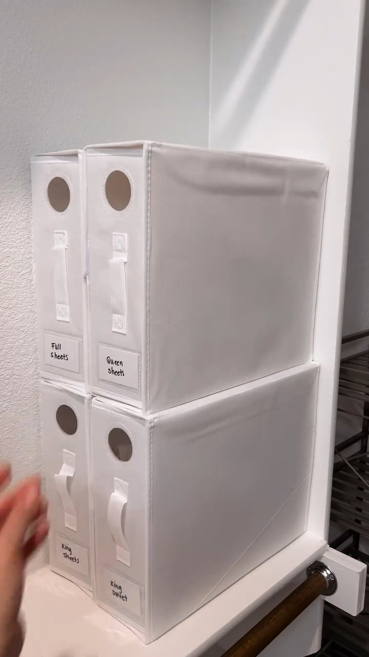 Organizadores del hogar que debes tener! Estos organizadores de sábanas vienen en un paquete de 4, y hacen que guardar y encontrar tu ropa de cama sea mucho más fácil! 🙌🏼
A home organization must have! These bed sheet organizers come in a pack of 4, making storing and finding your bedding much easier! 🙌🏼
.
.
#amazonfinds #amazonmusthaves #amazonfavorites #amazongadgets #amazonfinds2024 #amazonhomefinds #amazonhomefavorites #founditonamazon #amazonhome #homeorganization #organization #organizationhacks #organizingtips #homehacks #lifehack #bedding #bedsheetorganizers #organizaciondelhogar #ropadecama #closetorganization

#LTKHome #LTKVideo