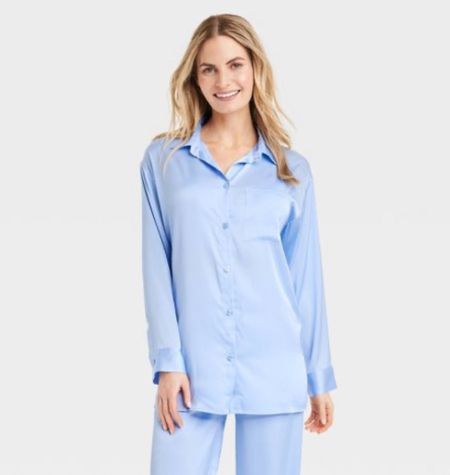 $36 satin set in the prettiest blue. Love the fact it’s washable and I don’t have to worry about my skincare or self tanner spills! 