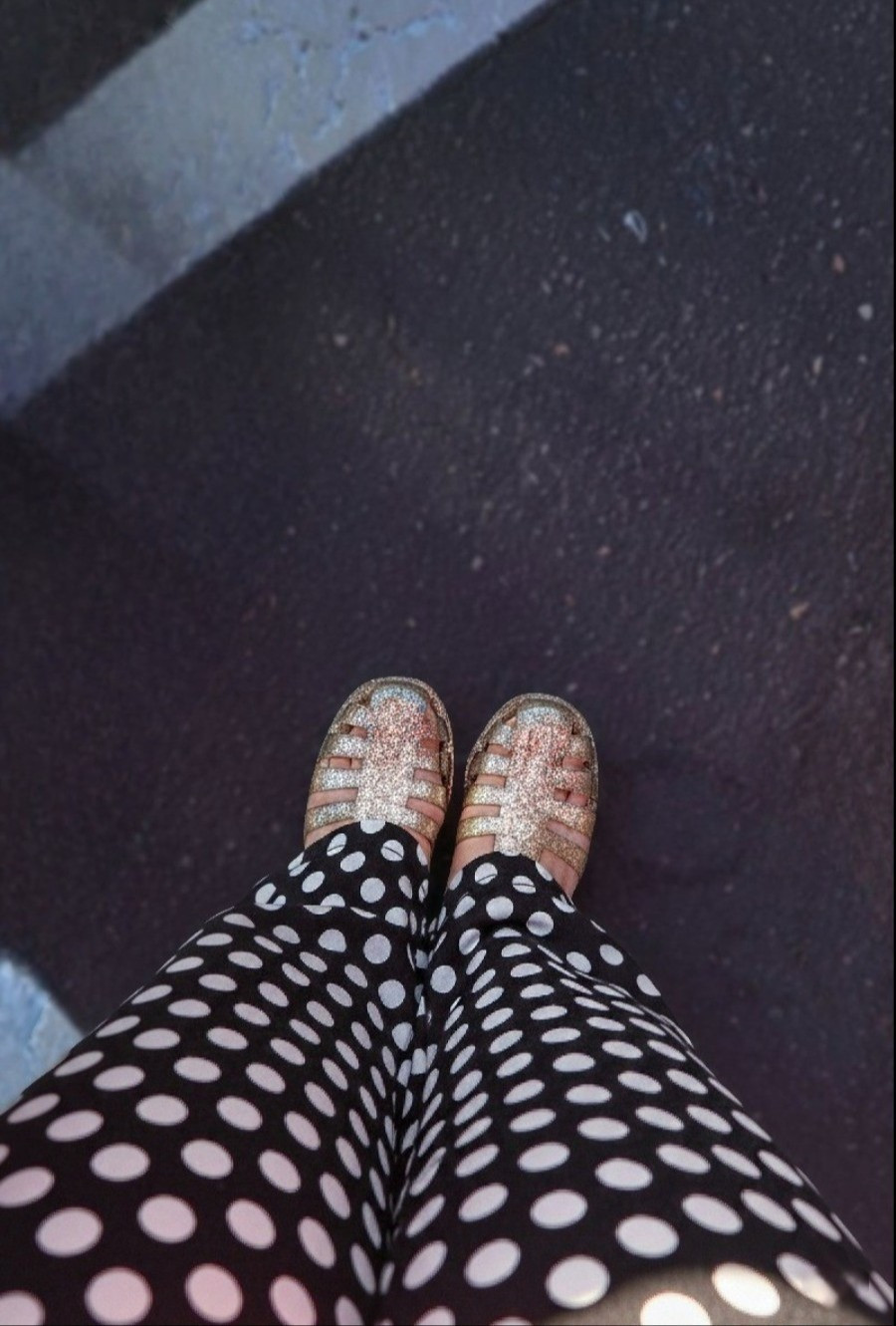 Feeling comfy and stylish in my new polka dot pants and glittery sandals! Perfect for any occasion. 🌟●Size/Tallas: 👖: Small/ChikoJelly Sandals: 7.5#liketkit #outfit #spring #summer

#LTKootd #LTKgrwm #LTKSaleAlert