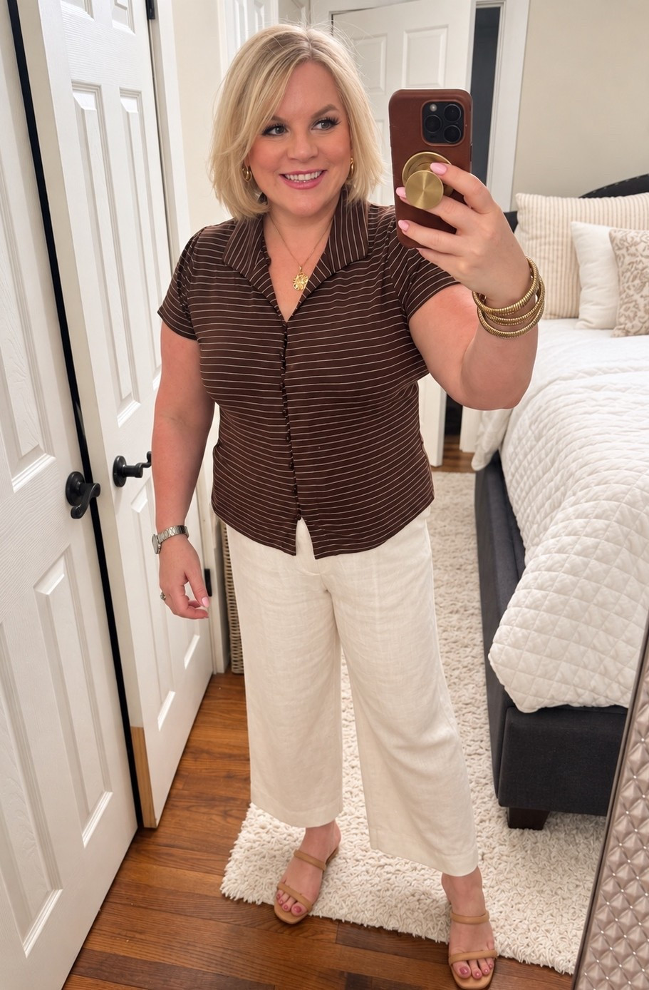 What to wear when it's fall in the morning, but summer by afternoon.
I got this top in France. However, I've found a few that are very similar and available here.
Office outfits, work outfits, business casual, fall work outfits