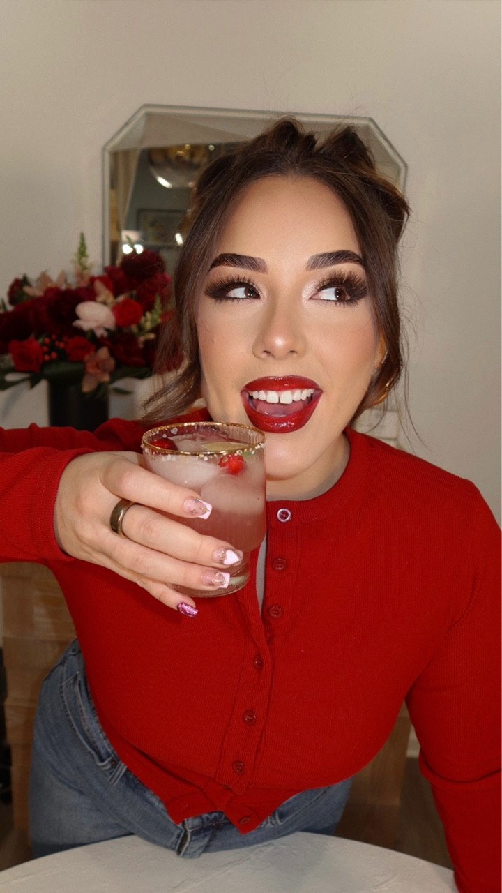 SUPERCOCKTAIL127 Ep. 1 🍹 Sparkling Holiday Margaritas ✨🎄

The perfect twist on a classic margarita to spice it up for the holiday season! The ginger & cranberry pair perfectly with the lime 🤤
RECIPE:
 -2 oz Tequila @lalospirits
- 1 oz Triple Sec Orange Liqeur @grandmarnierusa
- 1 oz Fresh Squeezed Lime Juice
- 2 oz Cranberry Juice Cocktail @oceansprayinc
- a few pieces of smashed fresh ginger
SHAKE with ice
RIM glass with cinnamon salt (or sugar if you prefer)
POUR over fresh ice in rimmed glass
TOP with Ginger Beer @fevertreemixers
GARNISH with lime wheel & cranberries

I have a few other cocktail ideas up my sleeve but Imk what you have in mind in the comments! CHEERS

#holidaycocktails #cocktailrecipe #holidaymargarita #margaritarecipe #lalotequila #tequilacocktails

#LTKSeasonal #LTKHome