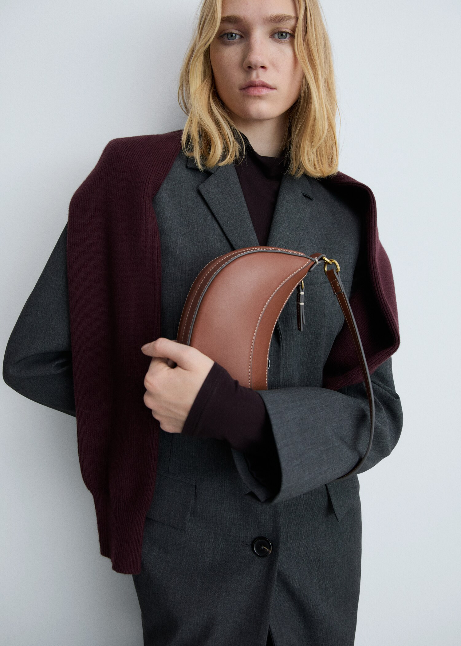 Sac bandoulière ovale | MANGO (FR)