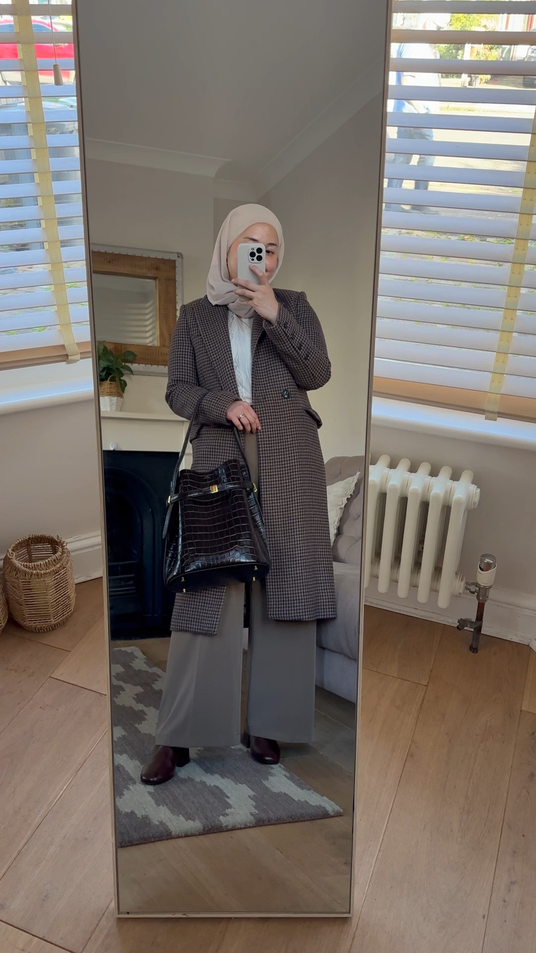 Chocolate brown Outfit inspo 

#LTKautumn #LTKbag #LTKworkwear