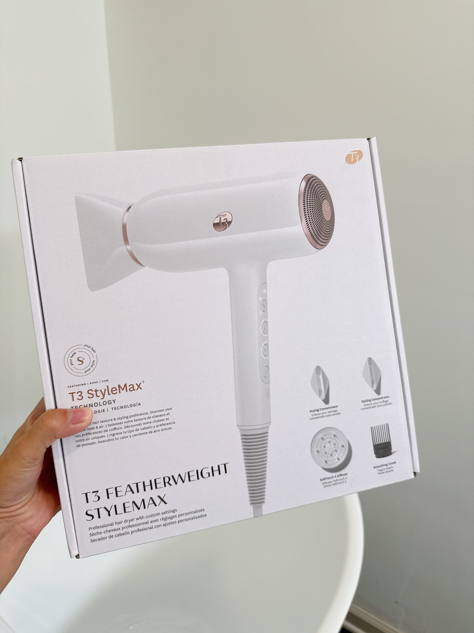 Was in desperate need of a new blow dryer and this one has truly been amazing!

Blow Dryer // T3 // Ulta

#LTKBeauty