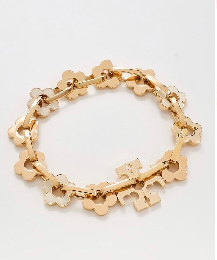 Tory Burch
Interlocking Flower Bracelet


#LTKWorkwear #LTKspringtrends #LTKootd