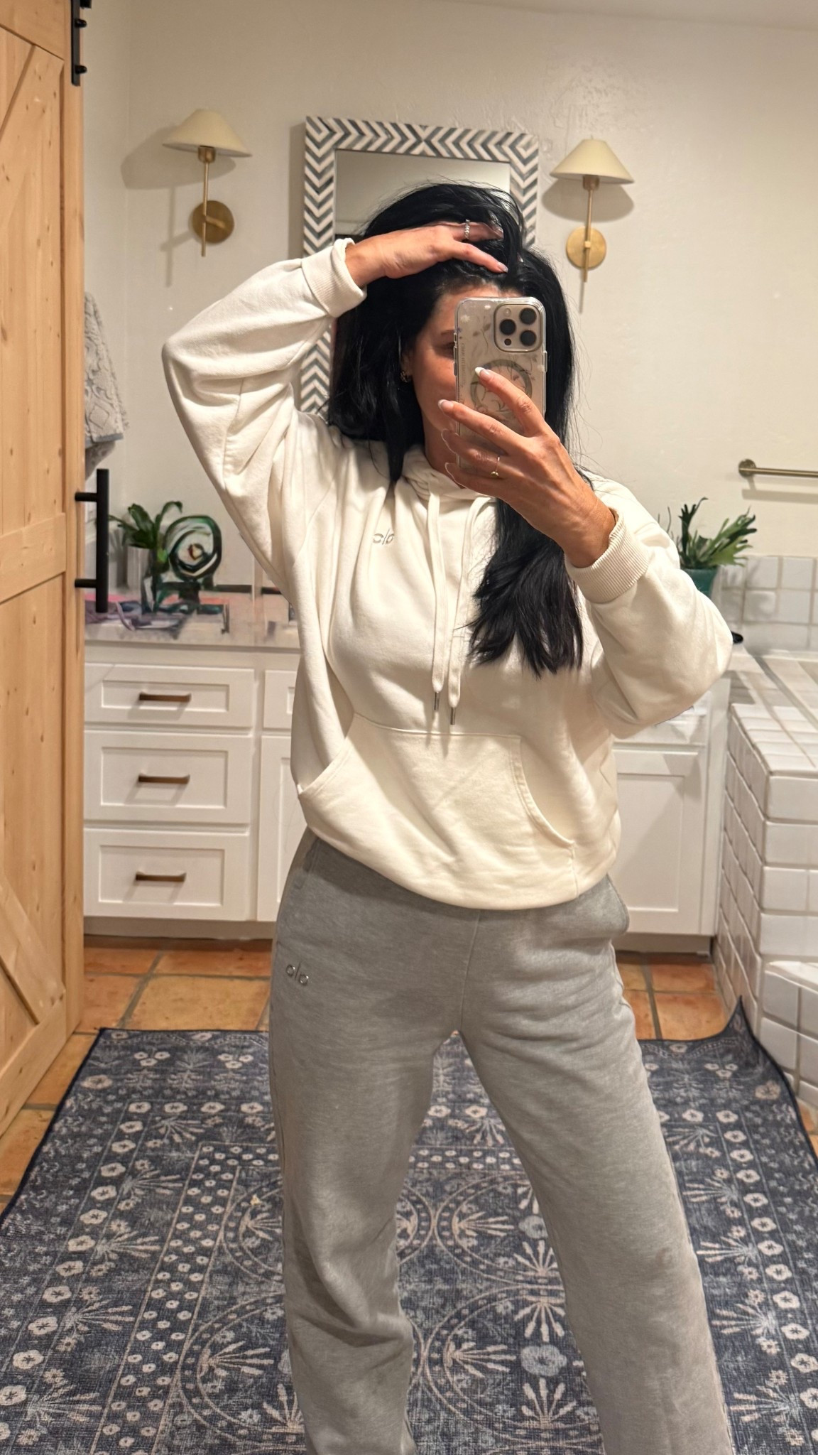 Comfy loungewear set! 🫶

#sweats #sweatshirt #sweatpants #sweatsuit #loungewear

#LTKdayinmylife #LTKCyberWeek #LTKSaleAlert