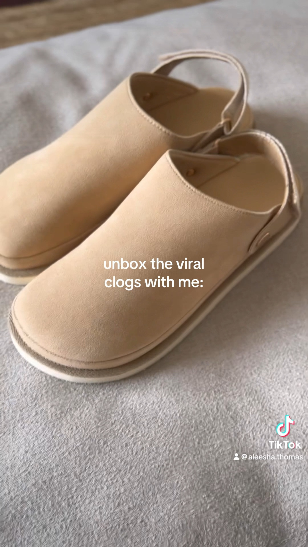 Platform clogs women’s slippers fall shoes winter shoes

#LTKFindsUnder50 #LTKShoeCrush #LTKGiftGuide