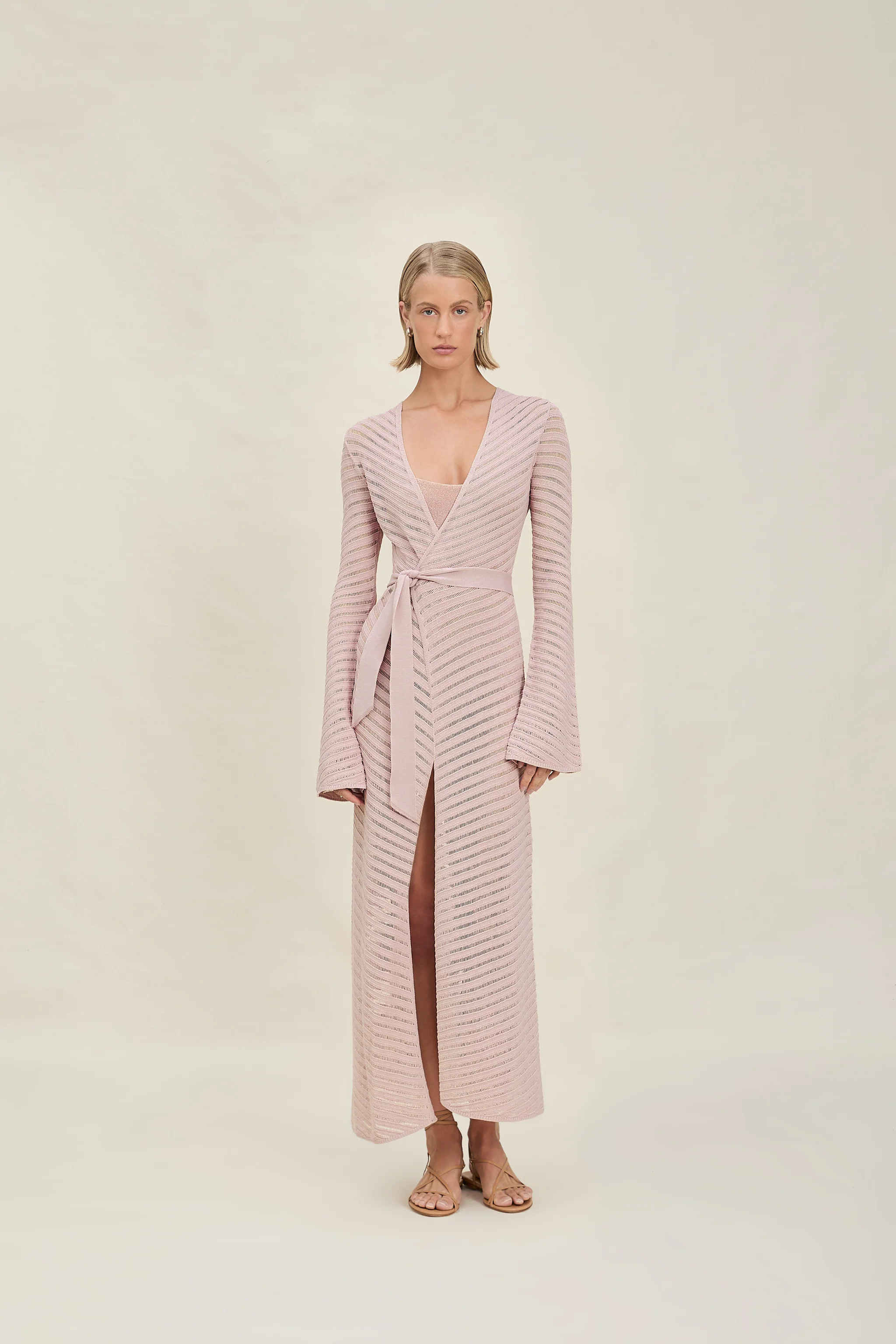 Elliott Robe | Devon Windsor