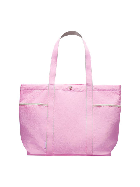 Popular GiftDaily Multi-Pocket Tote Bag 20L$68 USDAdd to Wish ListTrending ColoursColourVitapink... | Lululemon (US)