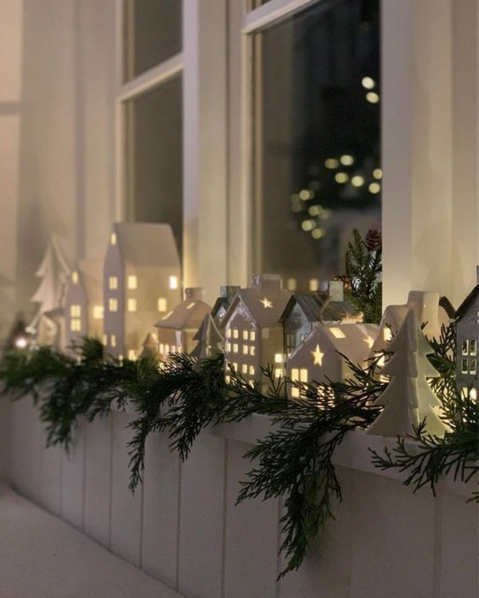 Christmas decor inspo 

Christmas decor | Holiday decor | Christmas aesthetic | 

#LTKSeasonal #LTKhome #LTKHoliday