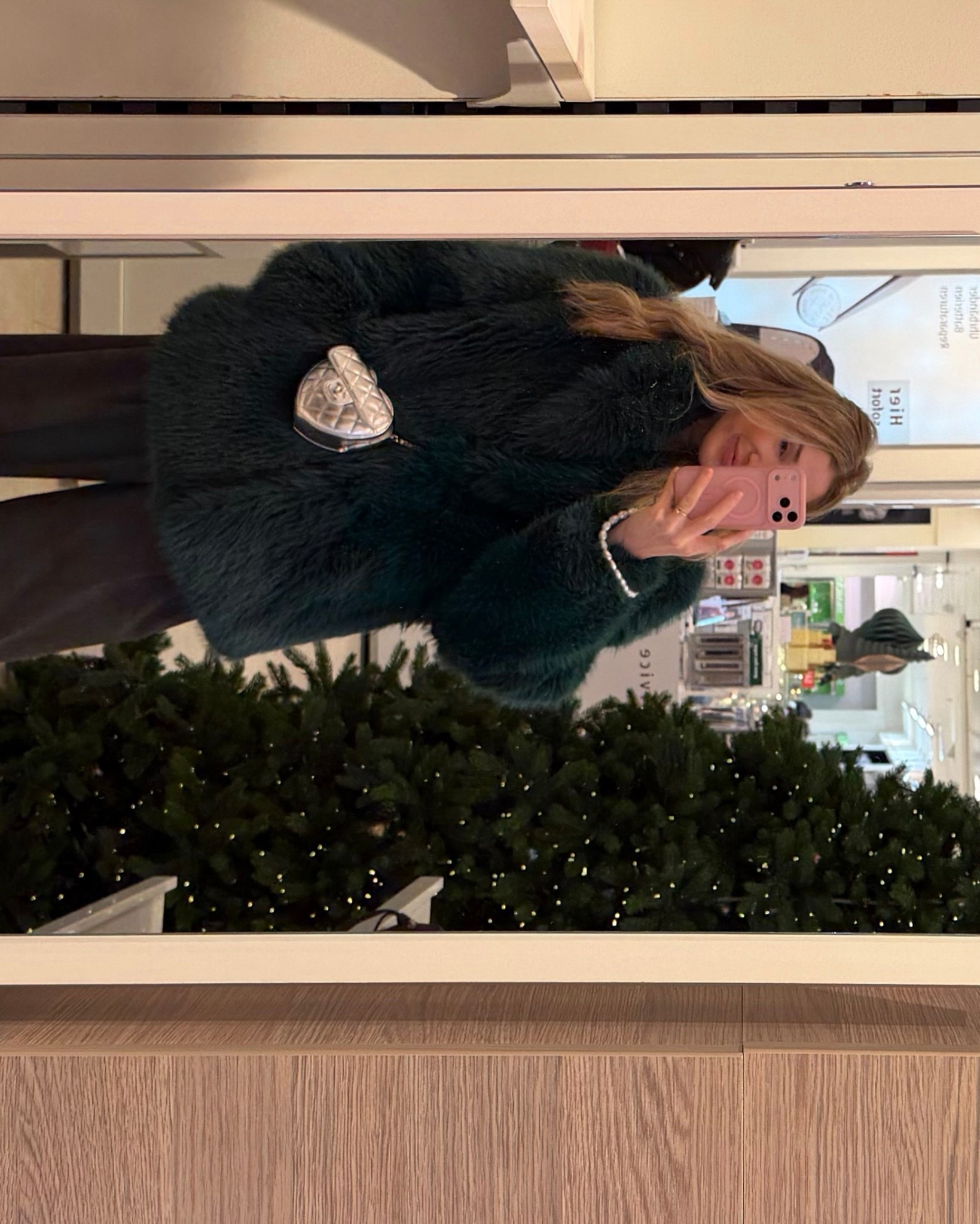 when it’s finally cold enough for your favorite green faux fur coat 😍 

#LTKbag #LTKwinter #LTKstyletip