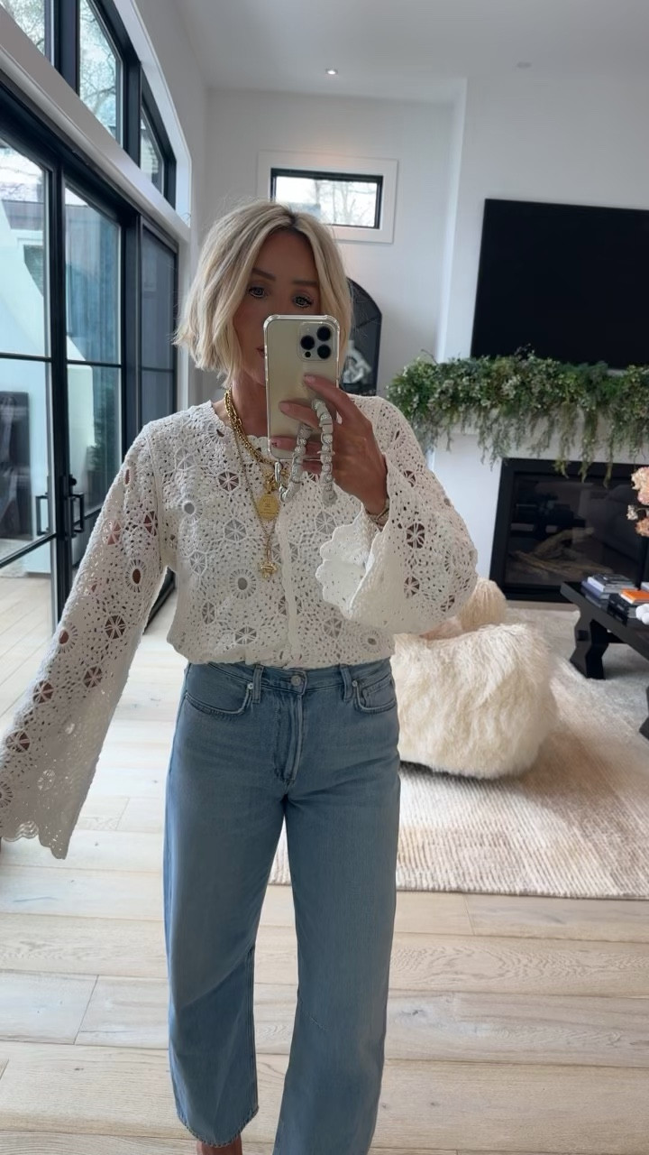 This amazing top! 😍😍😍 size down 1 or even 2 sizes though 👌 exact denim linked too  