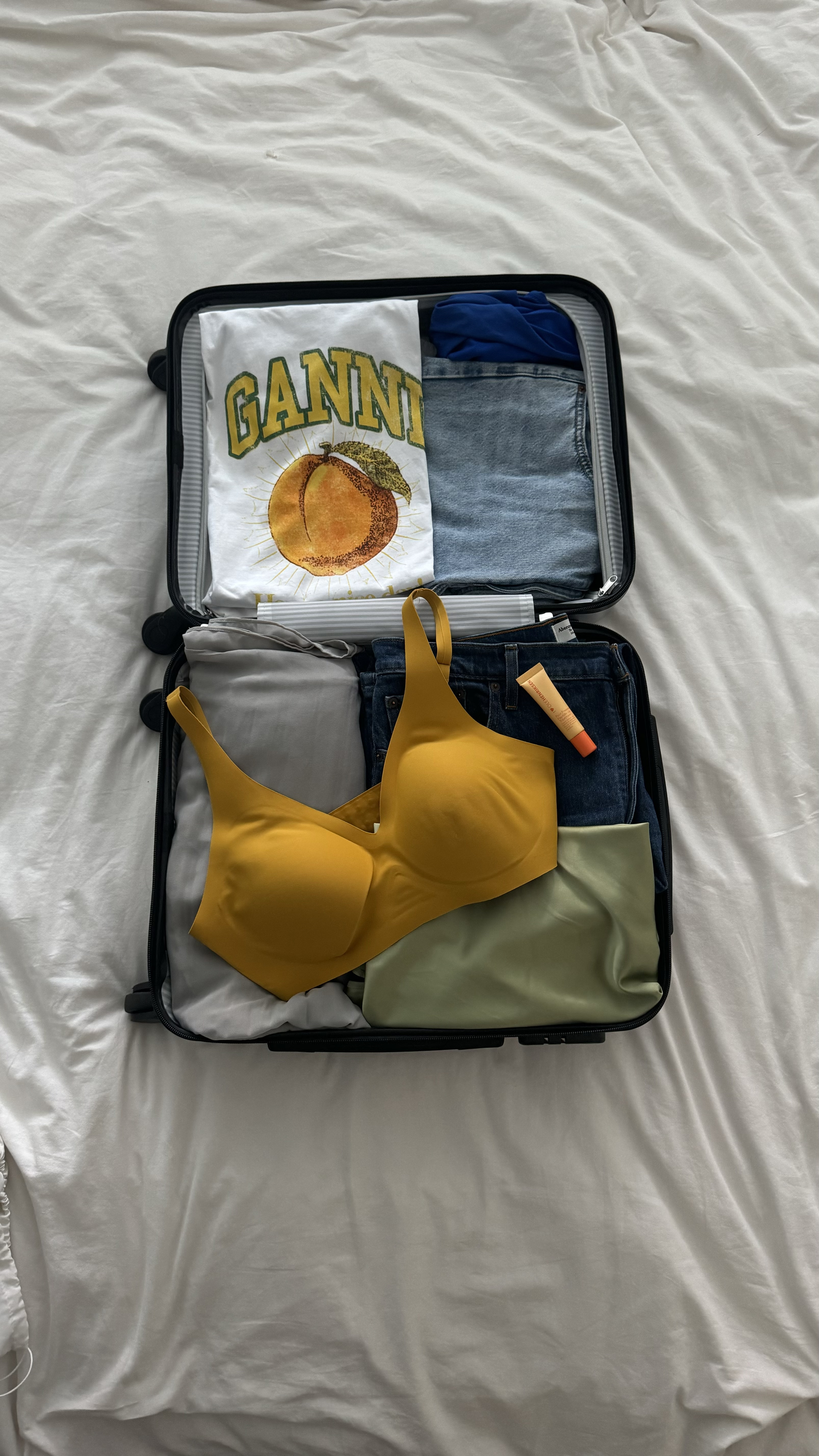 Pack with me 💛⭐️

#LTKcanada #LTKtravel