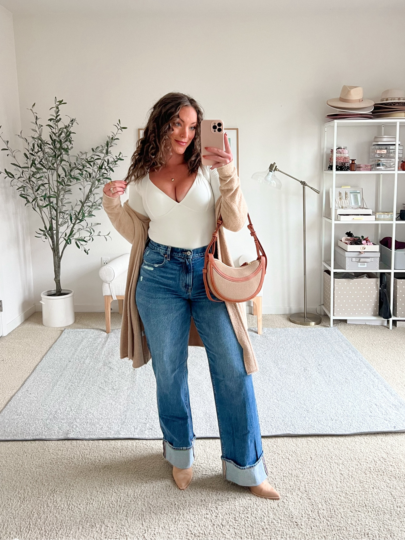 Fall outfits ✨

These cuffed jeans are so cute. Wish they came in a curvy fit bc a bit loose in waist but love the cuffed detail! Wearing a 10

Long sleeve tee M- double lined

Cardigan m


#LTKMidsize #LTKFindsUnder100