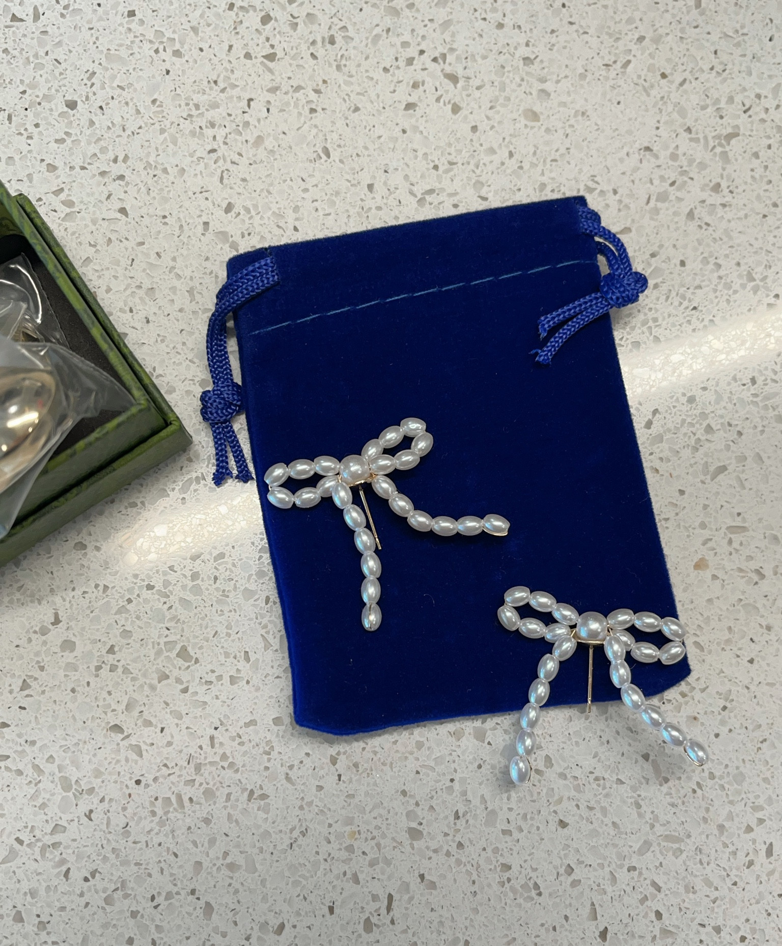 Just stumbled across the CUTEST earrings from Amazon. These lil pearly bows should be $50, they are just so stinkin adorable & luxe! Only $10 on Amazon!
Perfect gift/accessory for Valentine’s Day ❤️🎀

#LTKfindsunder50 #LTKGiftGuide #LTKMostLoved